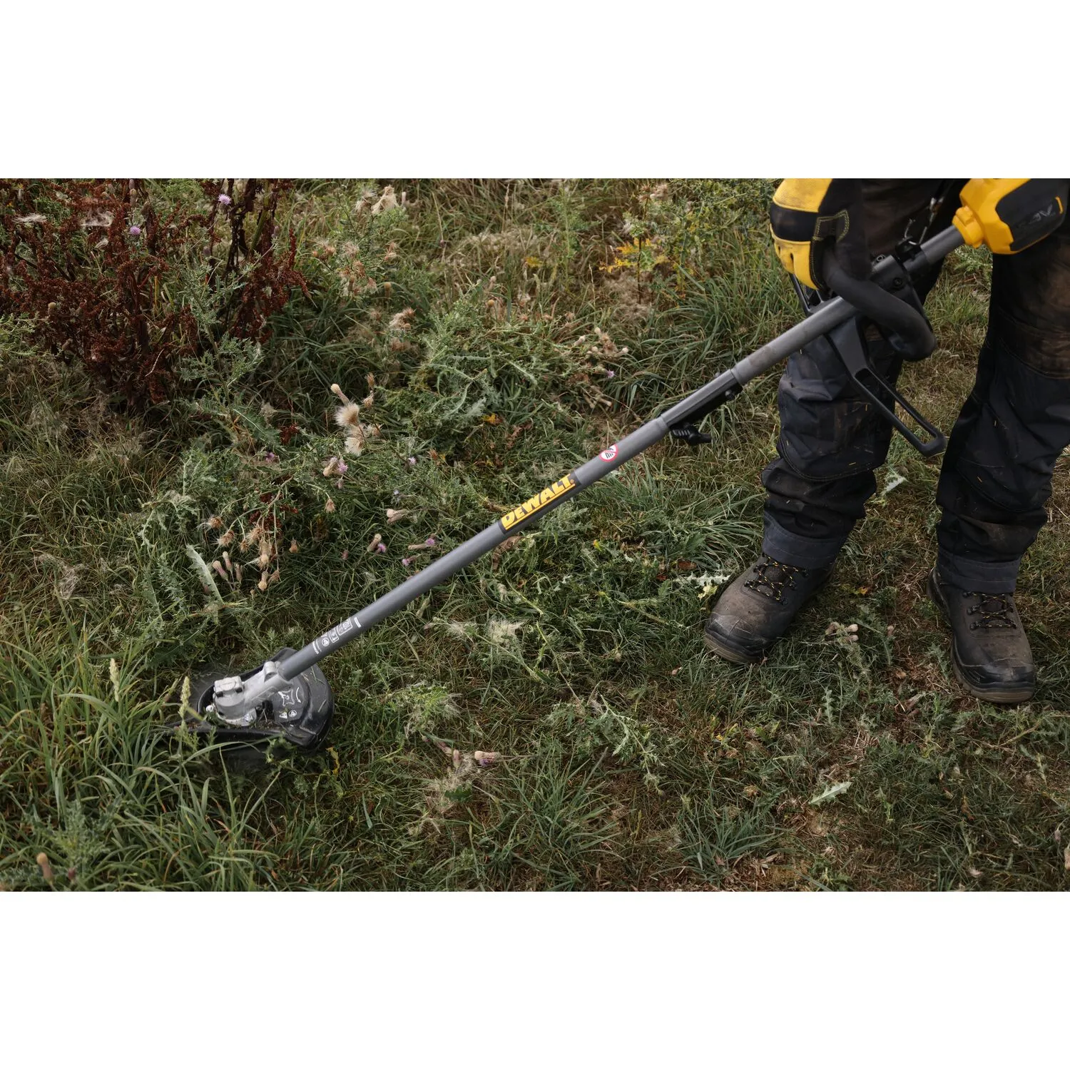 DeWALT DCMASBC1N 54V XR FLEXVOLT Système combiné sans fil Coupe-bordure sur perche accessoire - Sans balais