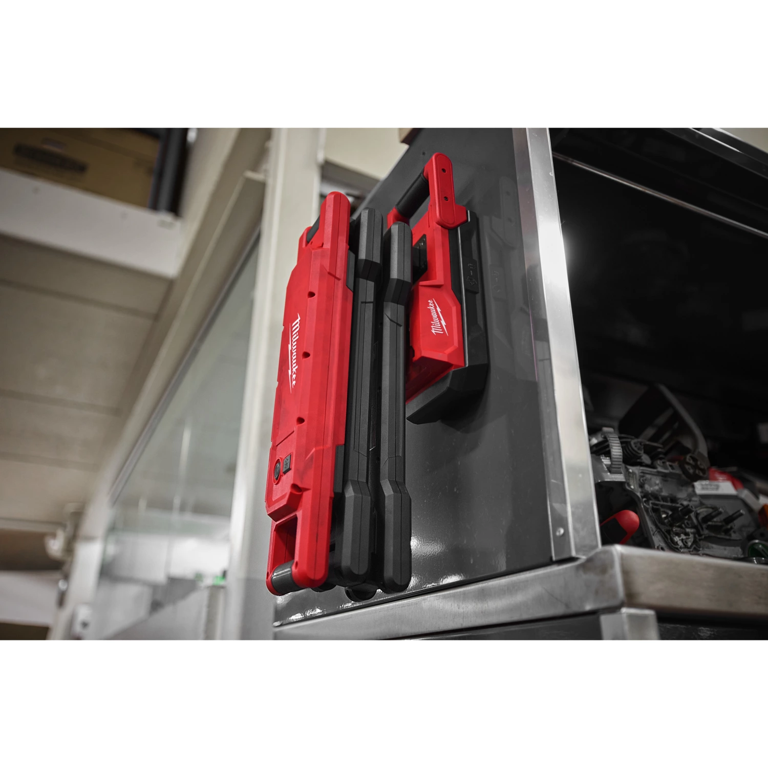 Milwaukee M18 ABL-0 18V Li-Ion Opvouwbare Magneet Lamp - Trueview - 2500Lm-image