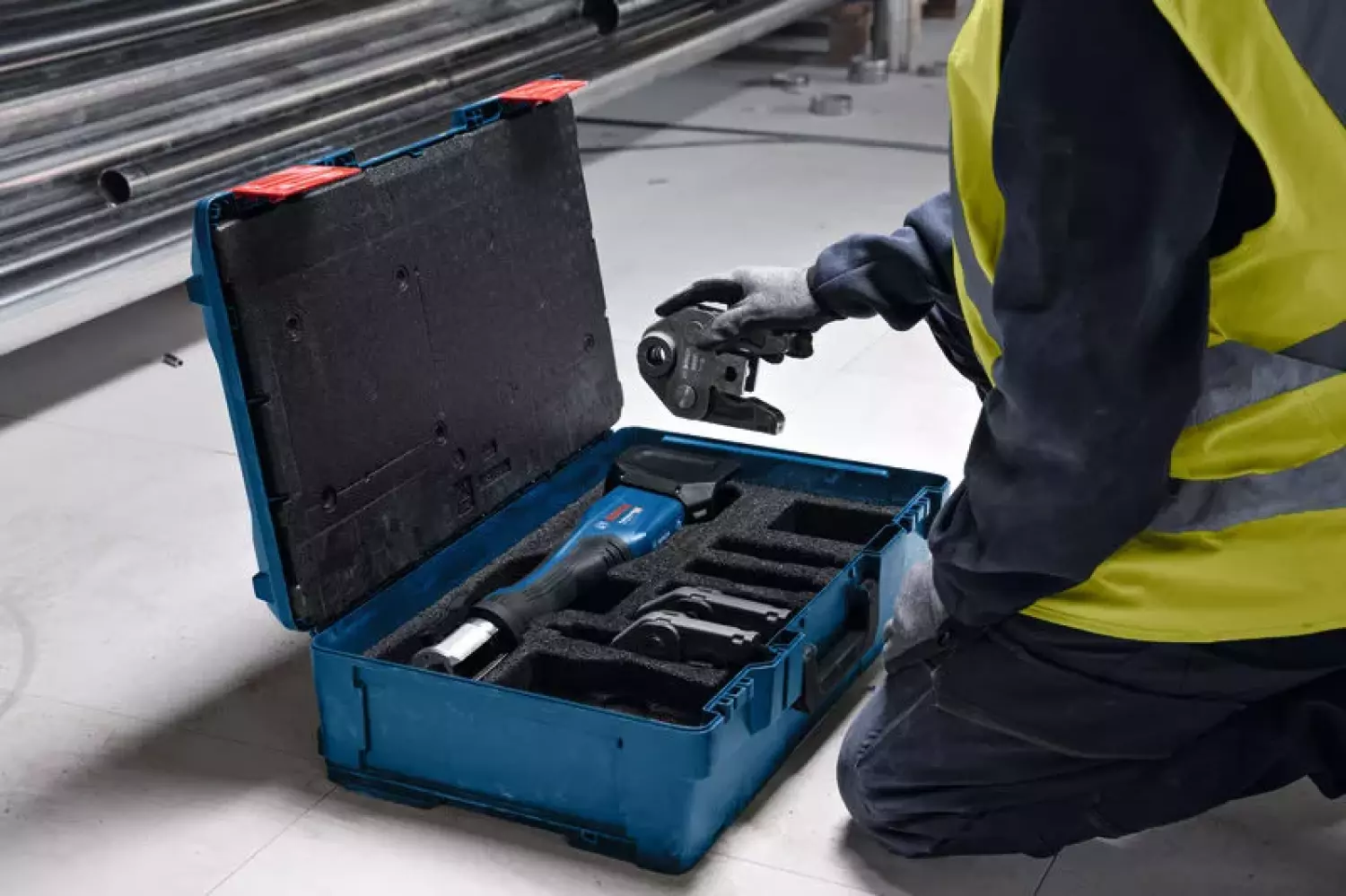 Bosch GPT 18V-32 pousse-batterie 18V en L-Boxx-image