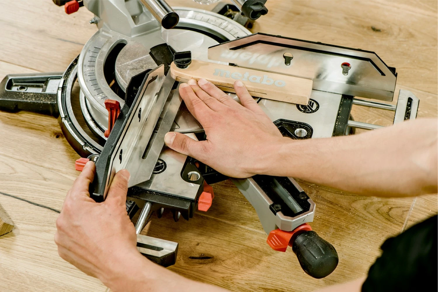 Metabo KGSV 72 XACT SYM - Scie à onglet radiale sur table (KSU 251) - 1800W - 216 x 30mm-image