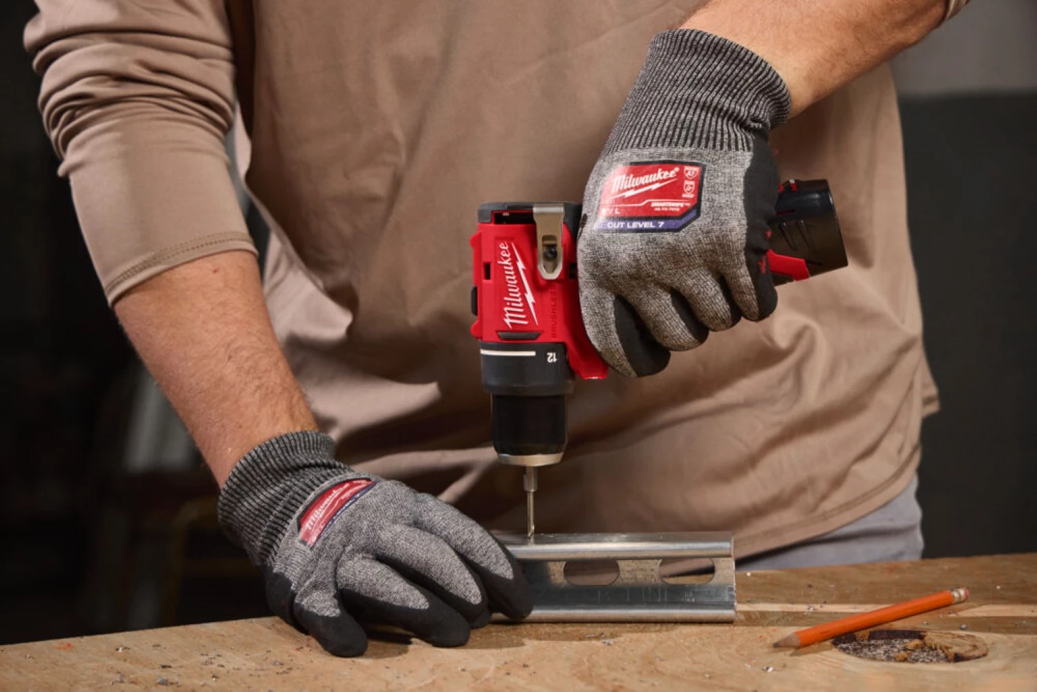 Milwaukee M12 BLDDRC-203C Kit perceuse/visseuse sans fil 12 V Li-ion (3 batteries 2,0 Ah) dans un coffret - 40 Nm-image