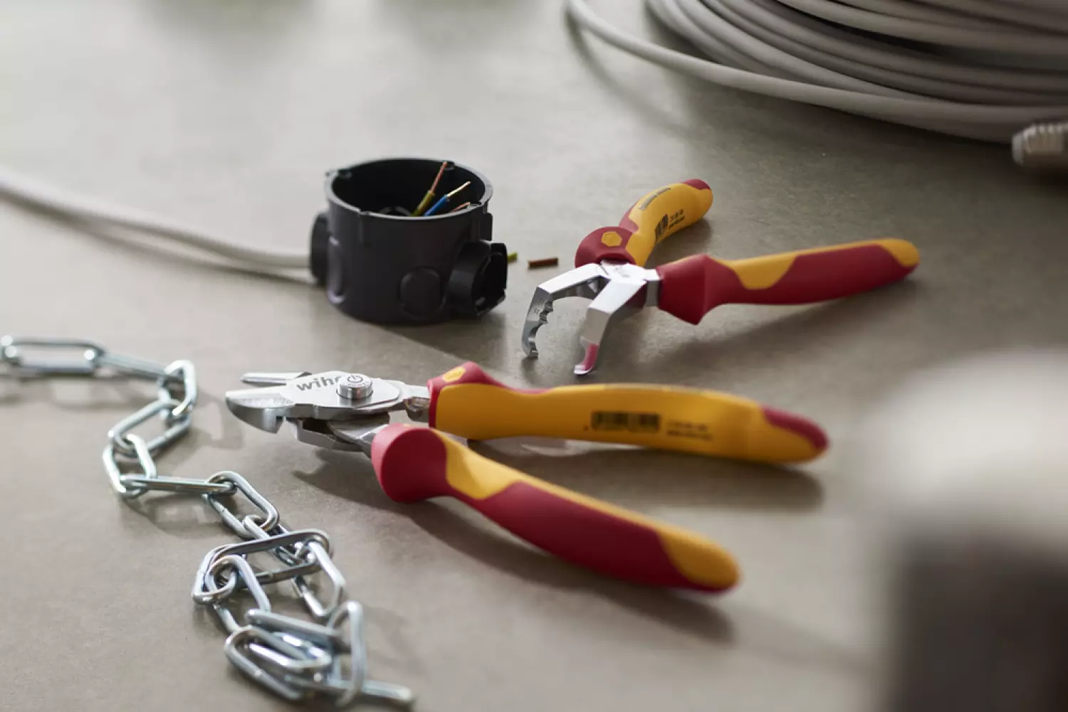 Wiha Z 18 0 06 BiCut Professional electric zijkniptang - 200mm-image