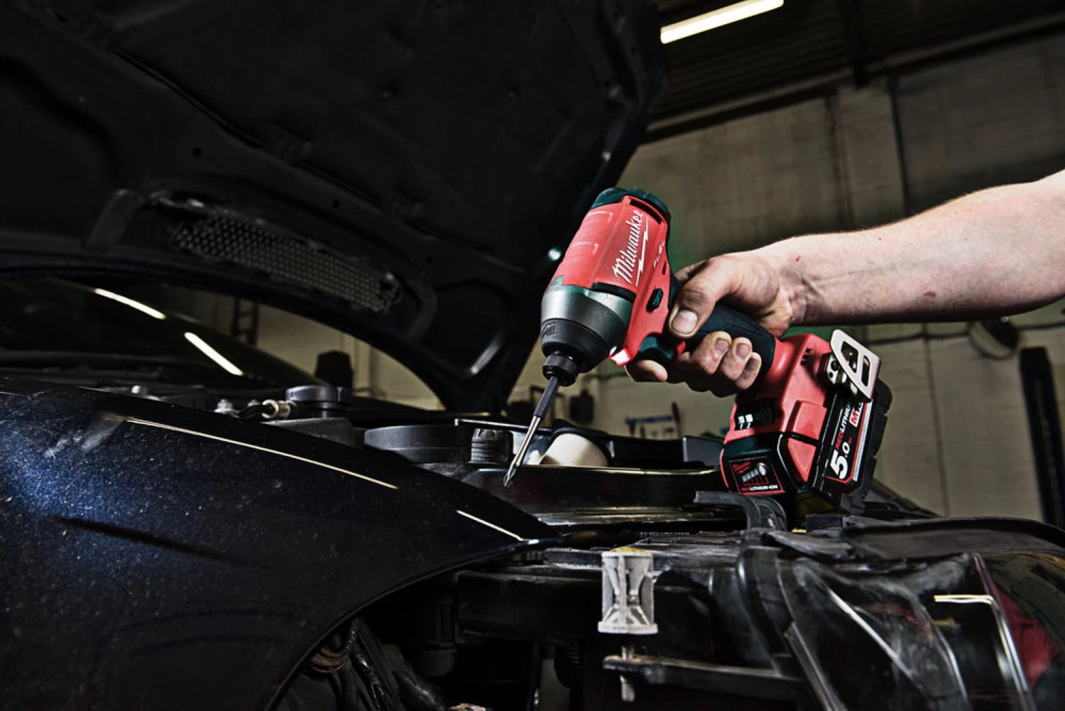 Milwaukee M18 FQID-501B Kit visseuse à percussion sans fil 18 V Li-ion (1 batterie 5,0 Ah) dans un sac-image