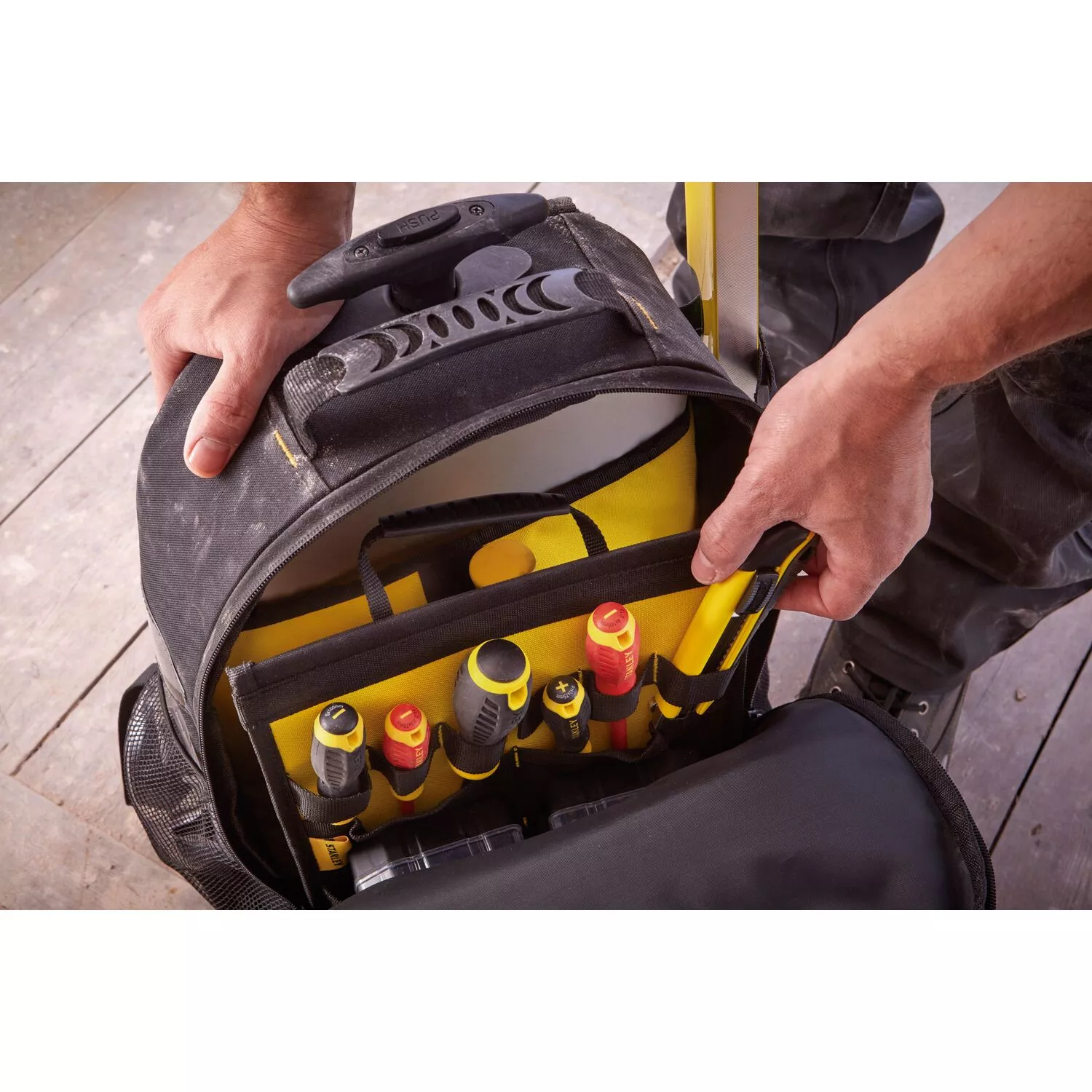 Stanley STST83307-1 Gereedschapsrugzak met wielen-image