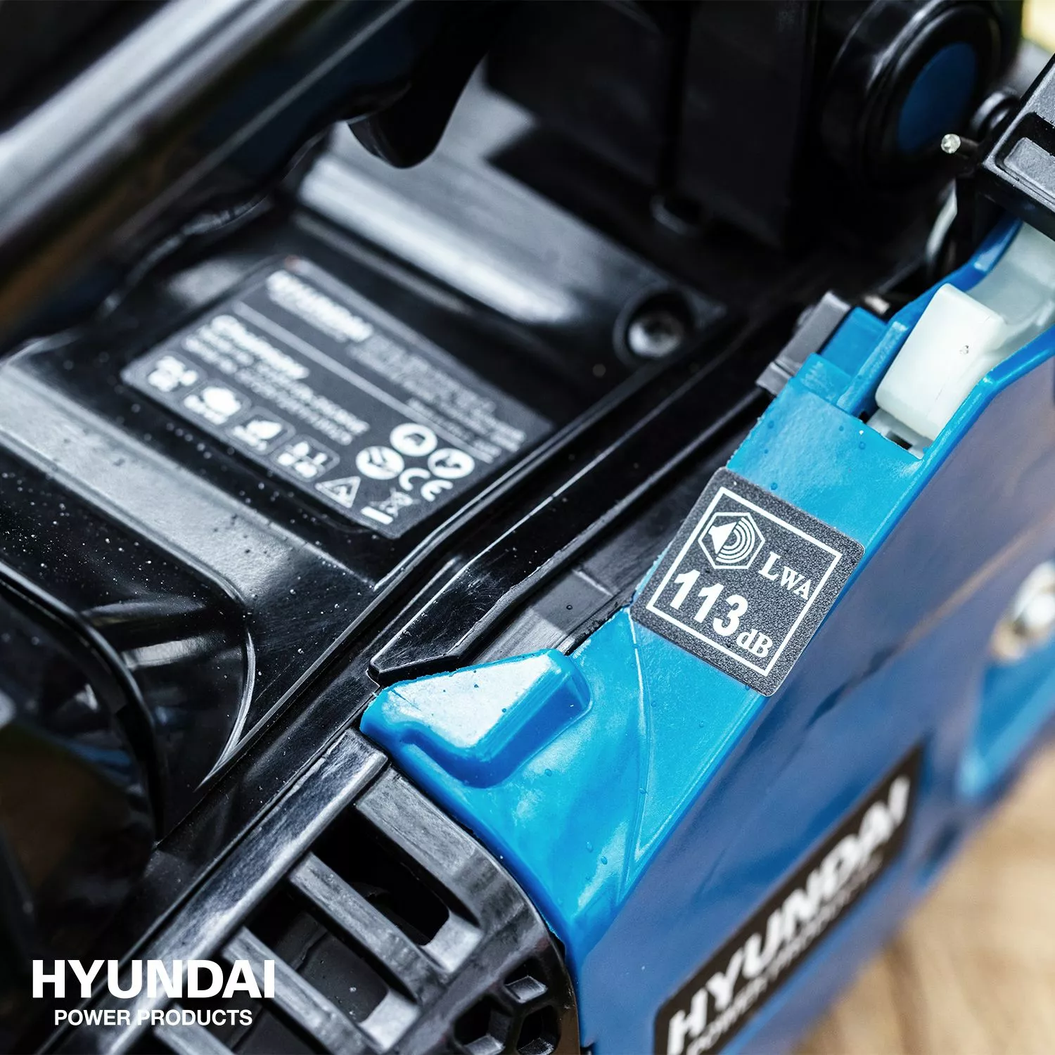 Hyundai 57257 benzine kettingzaag 25,4cc - 25cm - carved zwaard-image