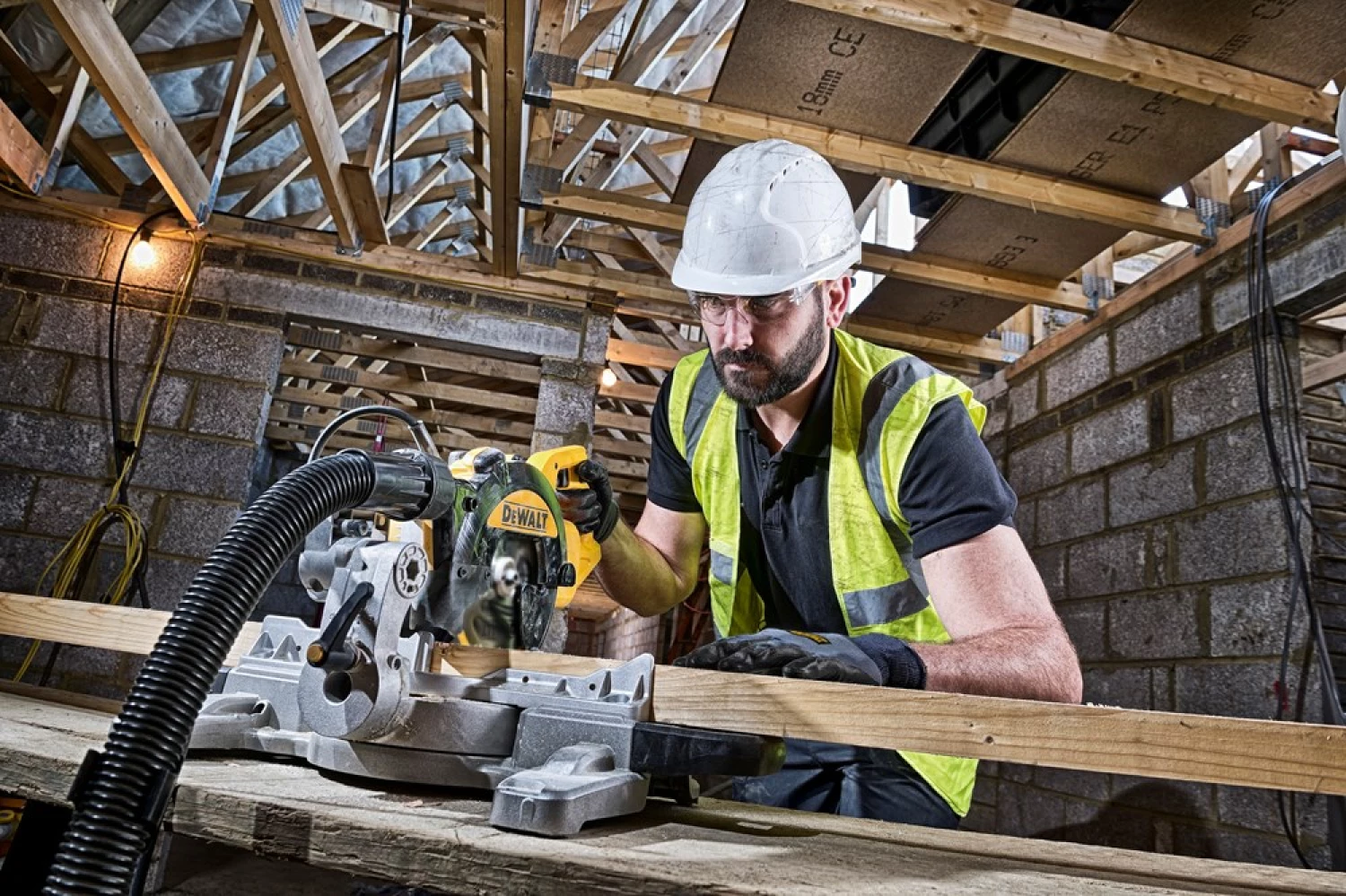 DeWALT DWS774SET Afkortzaag met XPS zaaglijnindicator incl. onderstel - 1400W - 216 x 30mm-image