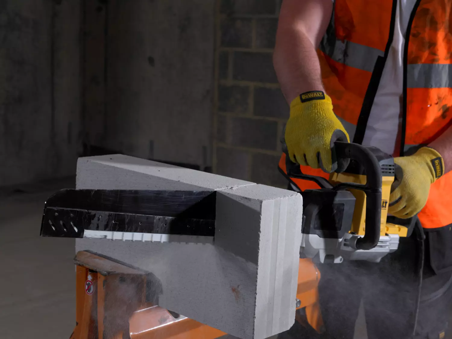 DeWALT DWE399 Alligatorzaag - 1700W - 430mm-image