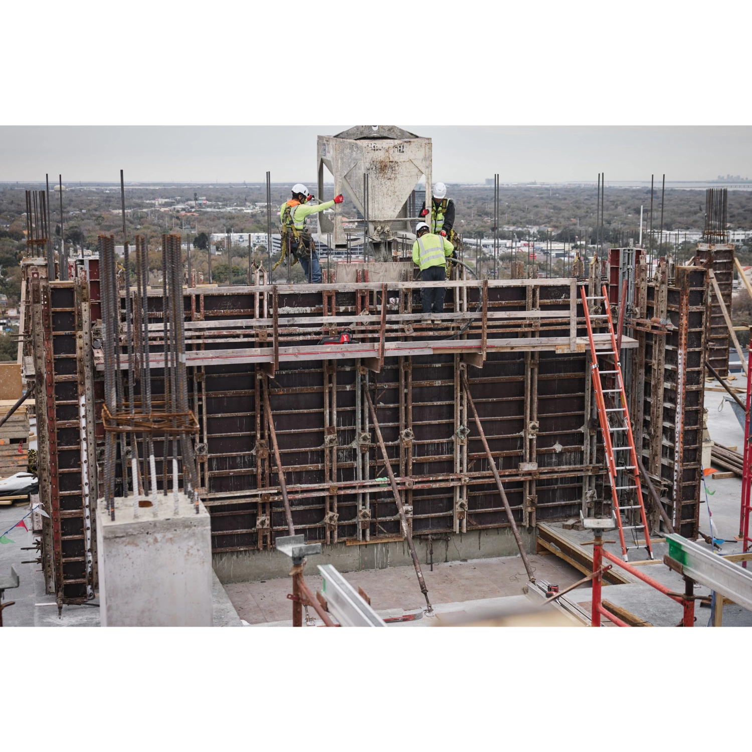 Milwaukee MXF CVHF-0 MX Fuel accu hoogfrequent betontrilnaad body-image