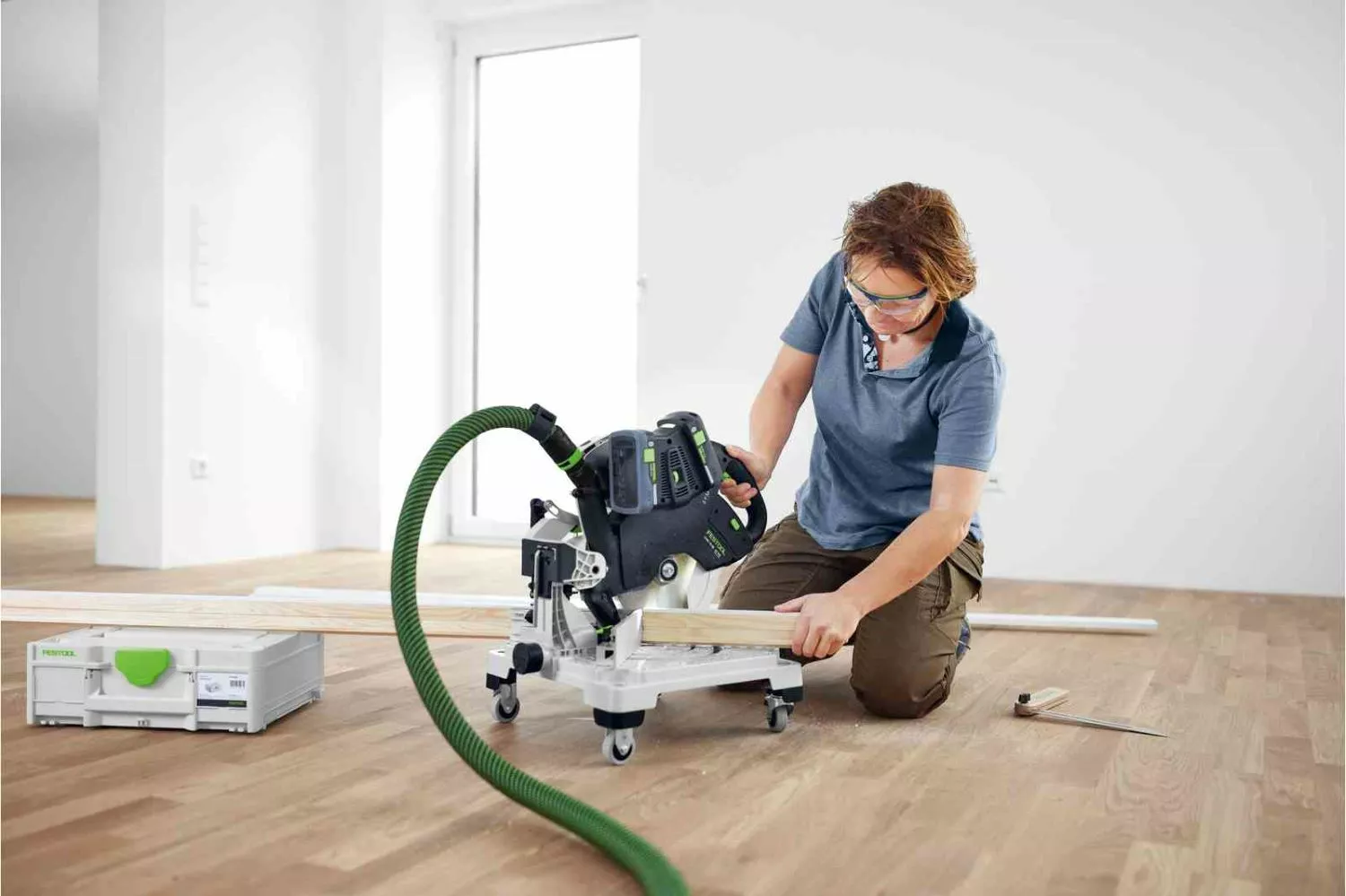 Festool SYMC 70 4,0 EBI-Plus SYMMETRIC 2x18V Accu-plintenzaag set (2x 4.0Ah accu)-image