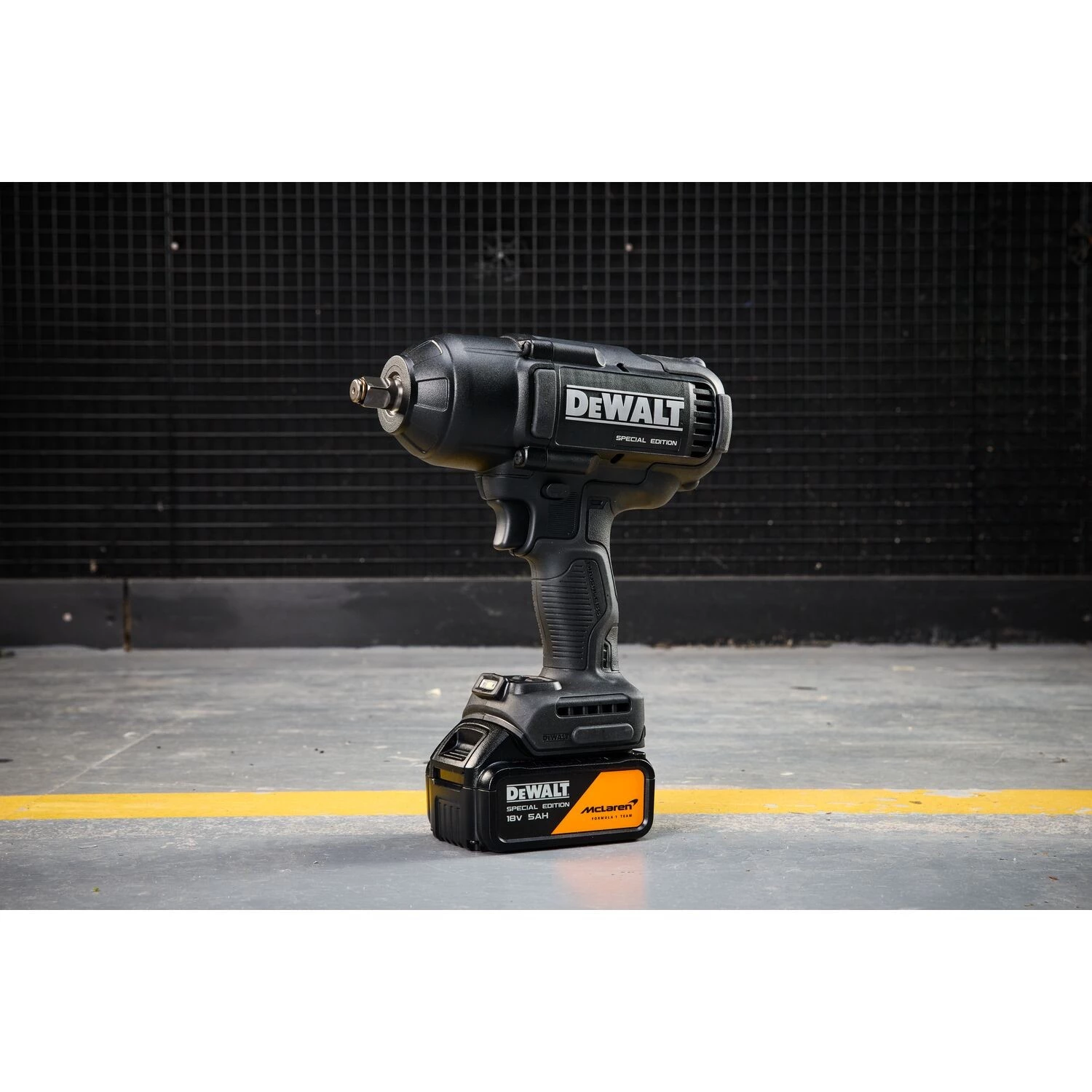DeWALT X MCLAREN DCF99MP2T-QW Kit de clé à chocs sans fil 18 V XR 1/2''  (2 batteries 5,0 Ah + chargeur)-image