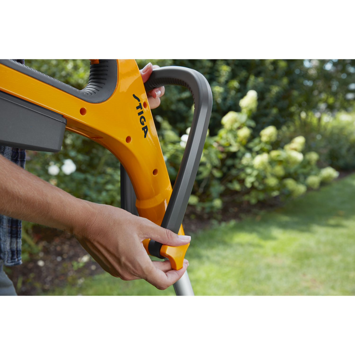 Stiga GT 100e Kit Coupe-herbe à batterie Li-Ion 20V (1x batterie 2.0Ah) - 25cm-image