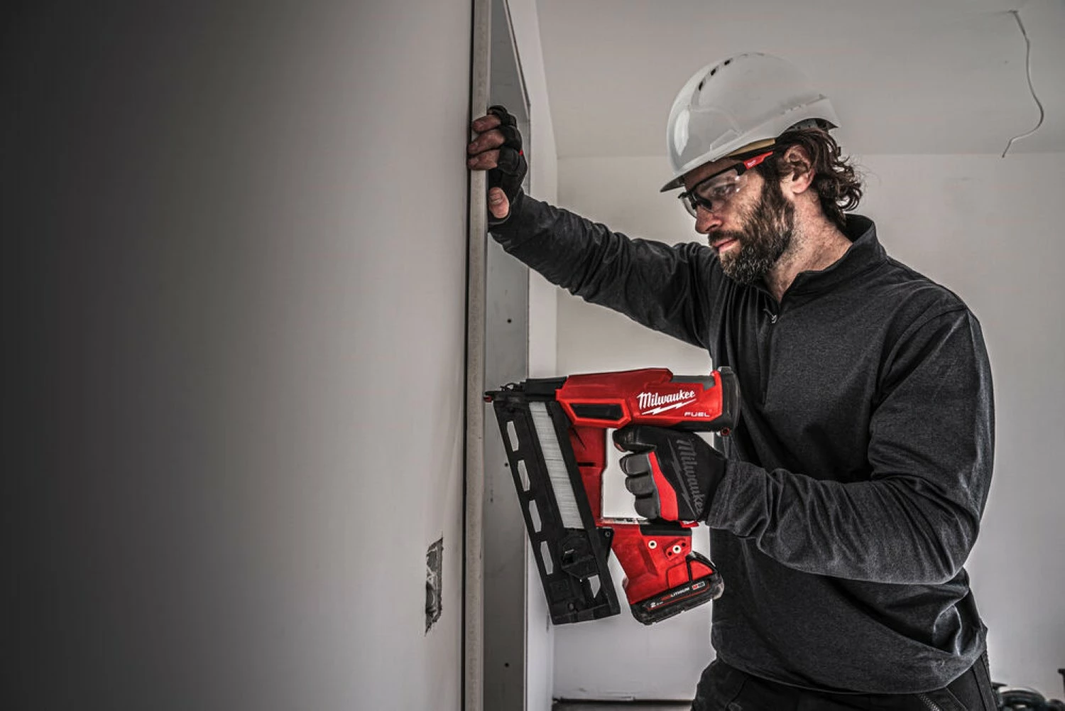 Milwaukee M18 FN16GA-202X Cloueuse sans fil - 18V Li-ion - 2 batteries 2,0 Ah - HD Box-image