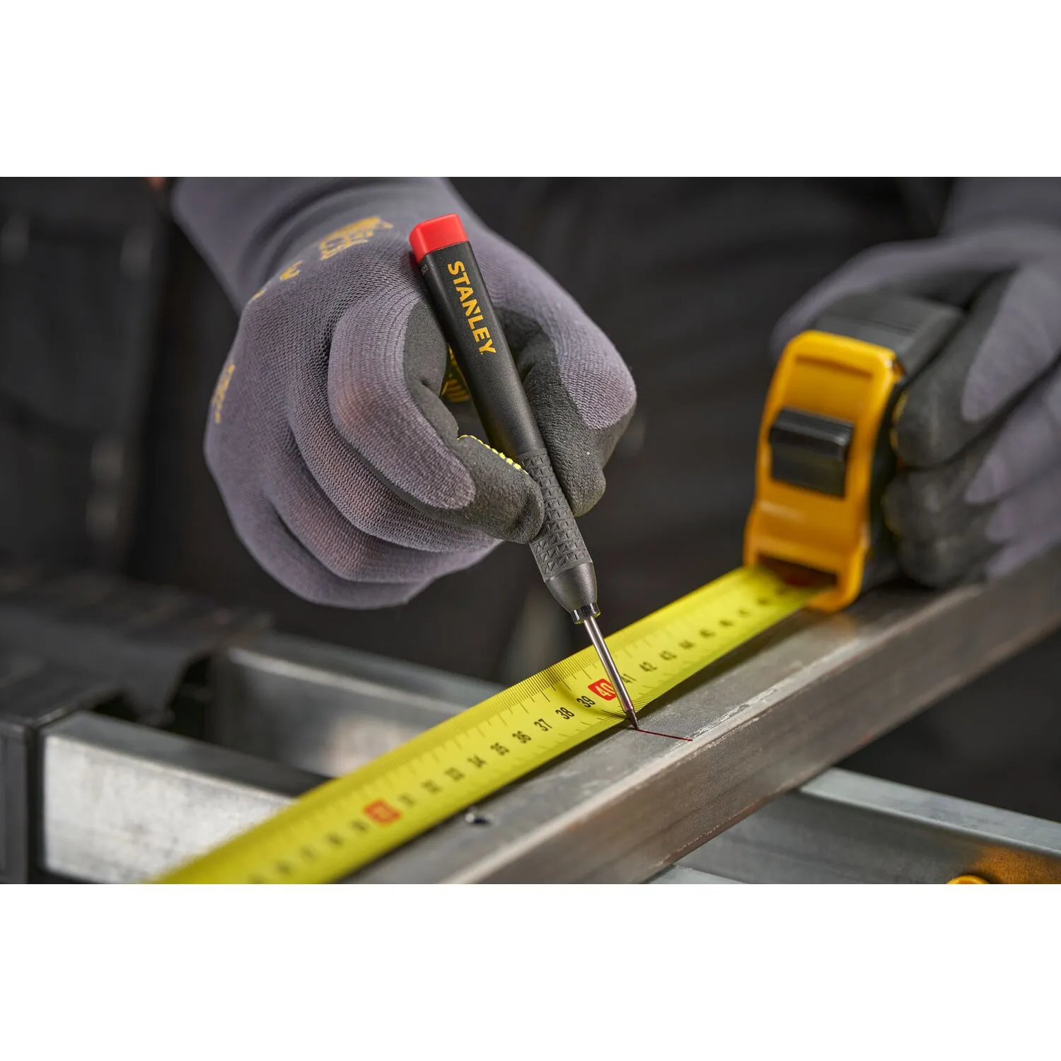 Stanley STHT47005-0 Markeerstift voor diep bereik met holster - Rood