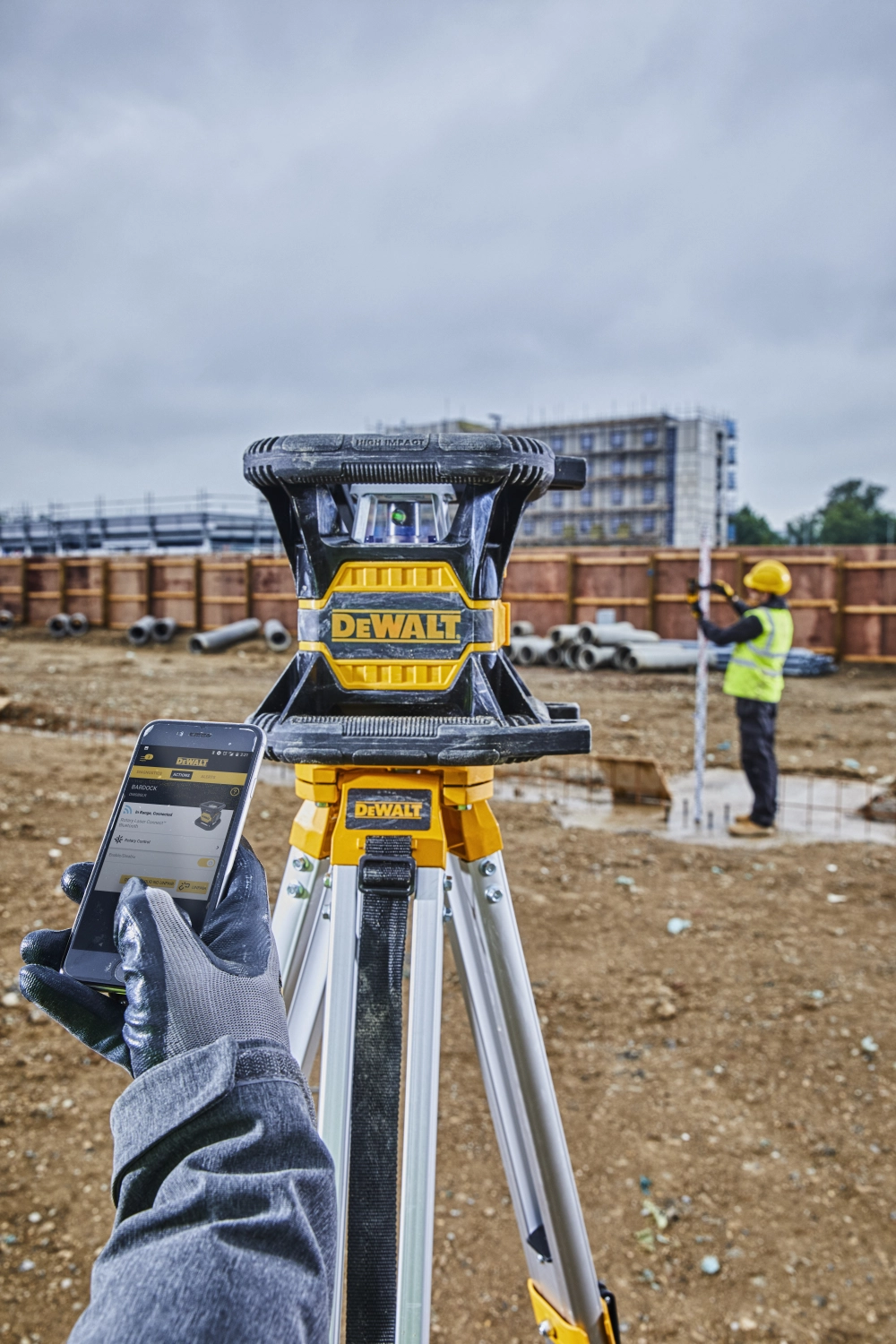 DeWALT DCE080D1GS-SET 18V Li-ion XR Accu Volautomatische roterende laser set (1x 2.0Ah) in TSTAK koffer - groen - met statief en meetlat-image