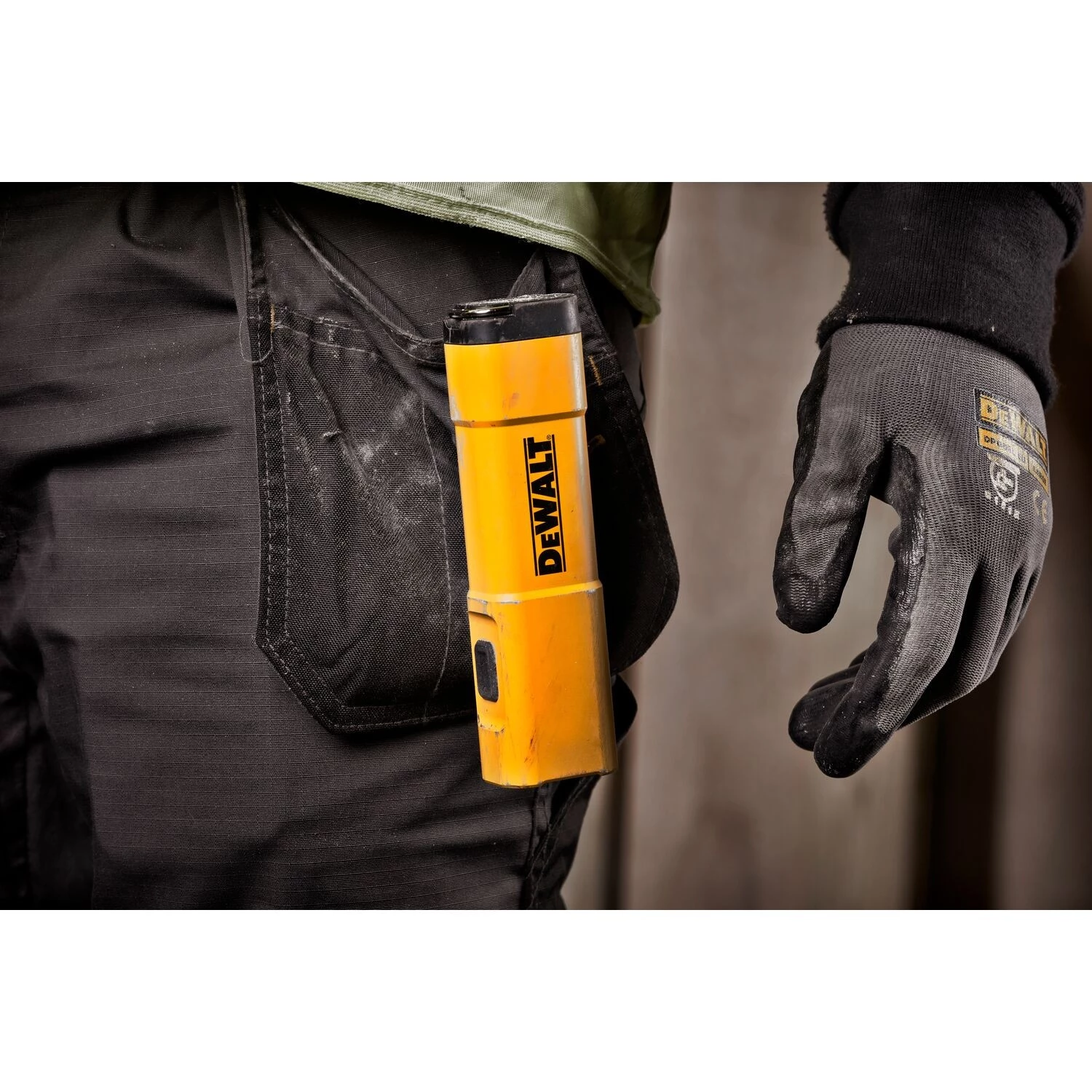 DeWALT DCL183-XJ Lampe de poche USB-C-image
