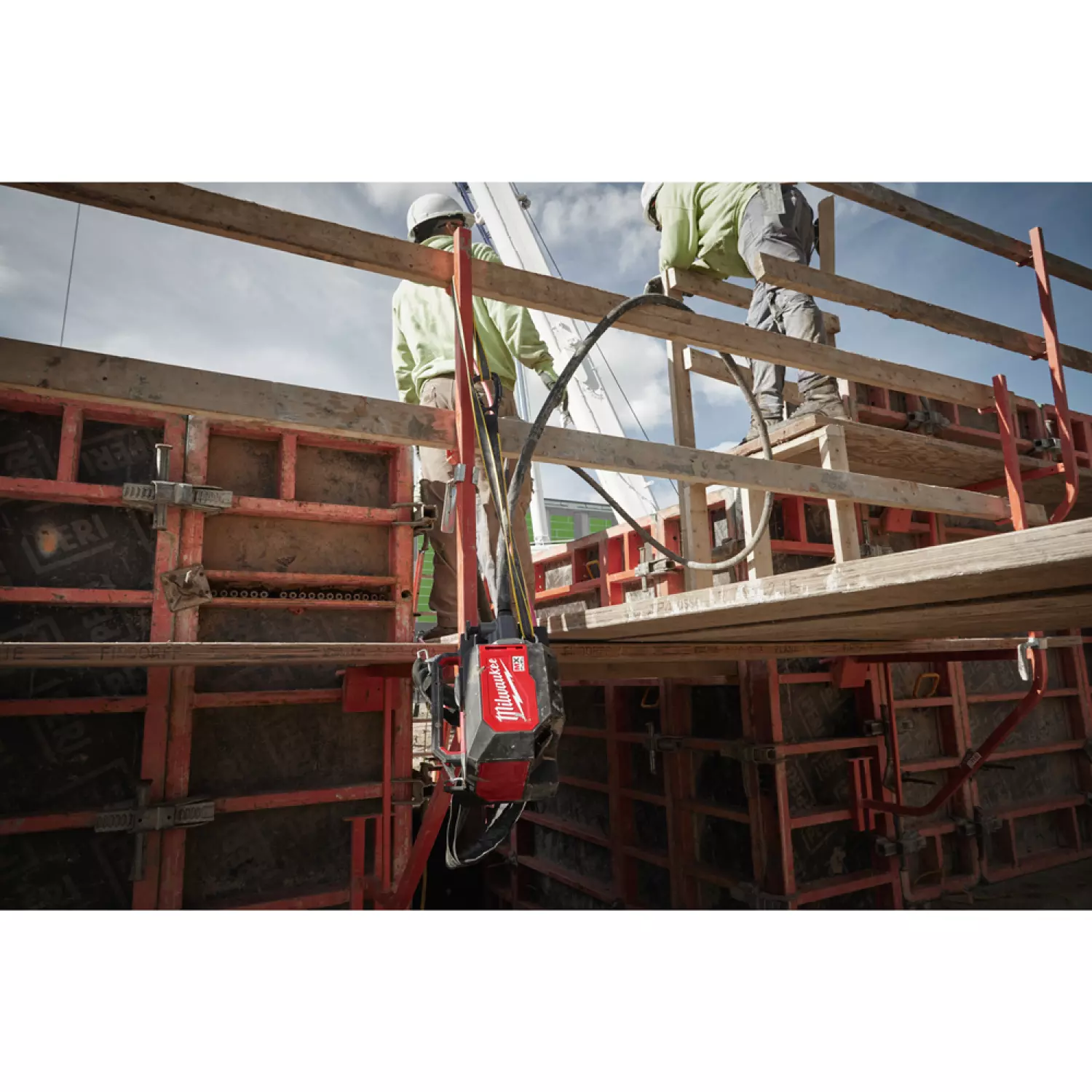 Milwaukee MXF CV BC-602 MX Fuel accu compacte beton trilnaad set (2x 6.0Ah accu)-image