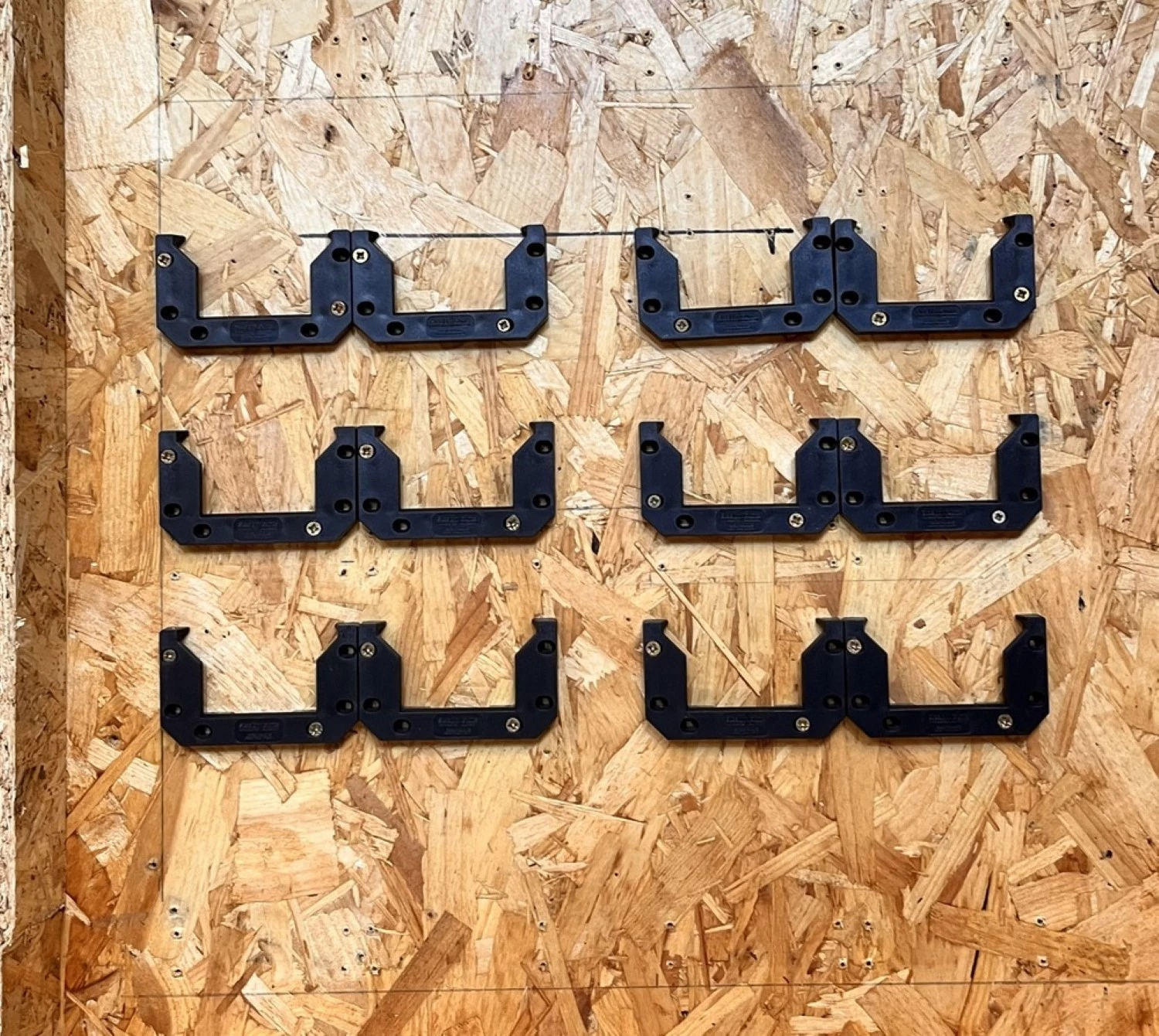 StealthMounts OM-LOCL-BLK-6 Clips de montage Cleat 'n' Feet V2 - Noir - 6 pièces-image