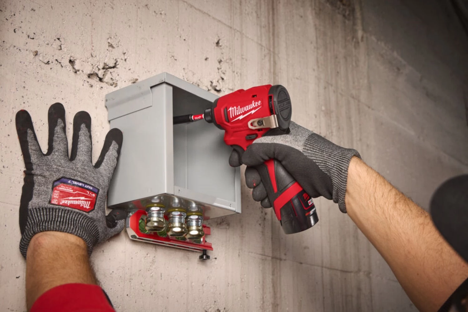 Milwaukee M12 BLIDRC-202C Kit visseuse à percussion sans fil 12 V Li-ion (2 batteries 2,0 Ah) dans un coffret - 124 Nm-image