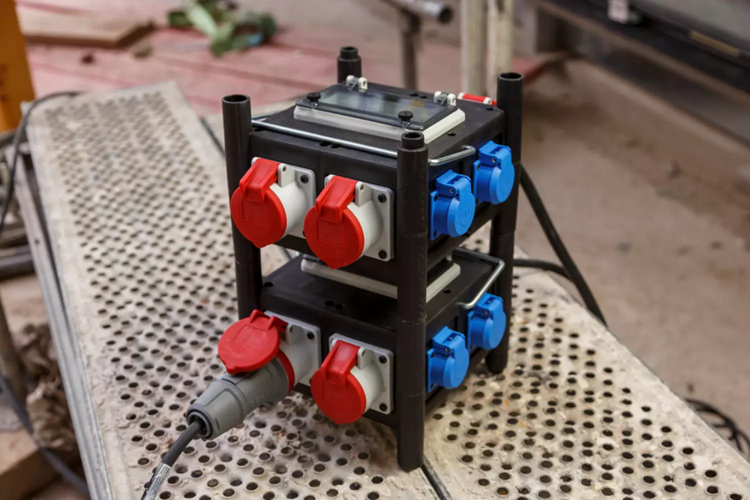 Brennenstuhl 1153690400 compacte rubberen stroomverdeler BSV 3/32 2 - IP44 - 2m - H07RN-F 5G4,0-image