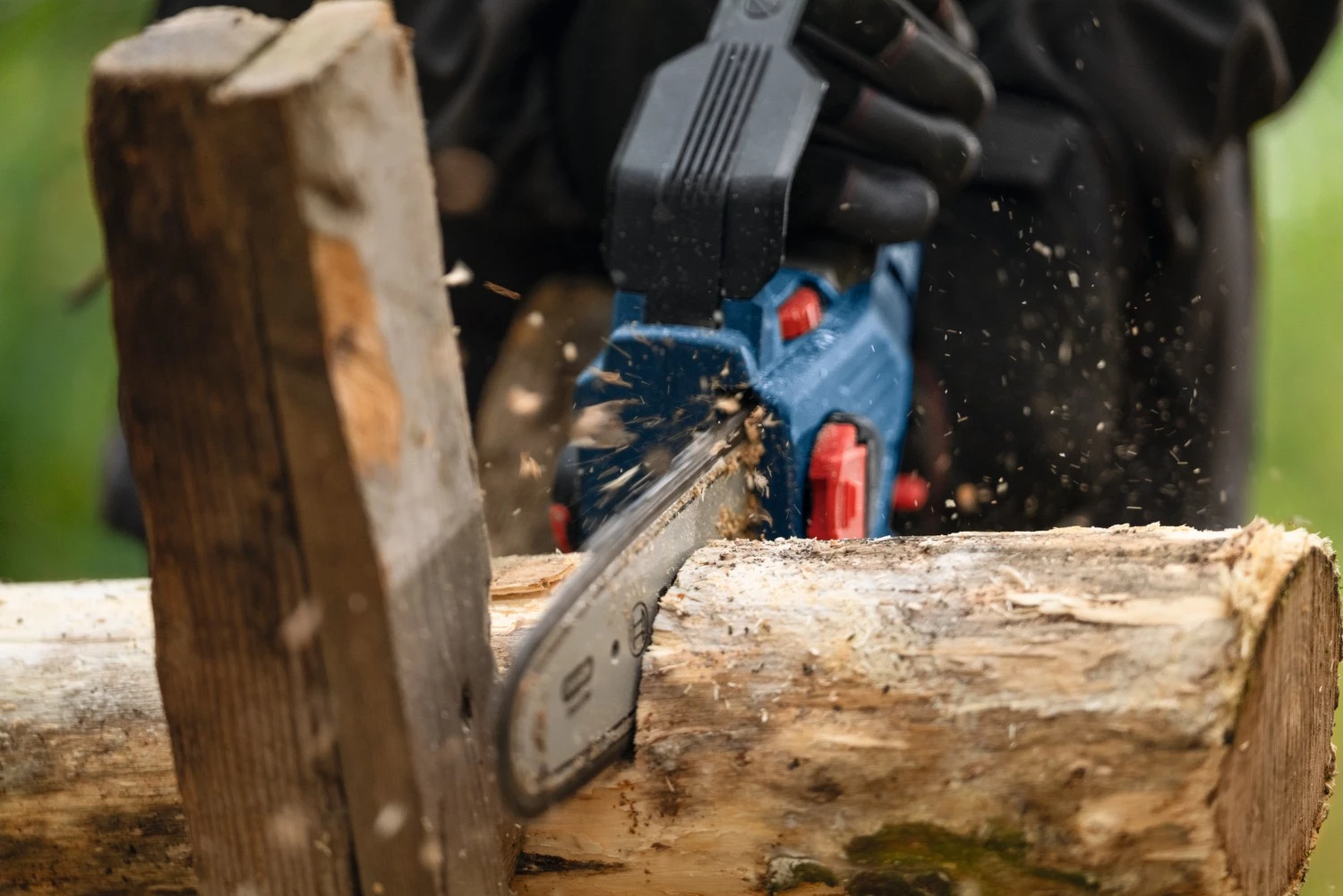Bosch GKE 18V-20 18V accu snoeizaag body-image