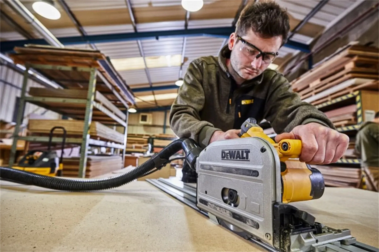 DeWALT DWS520KTR - Scie plongeante avec rail de guidage 1,5m - dans TSTAK - 1300W - 165mm-image