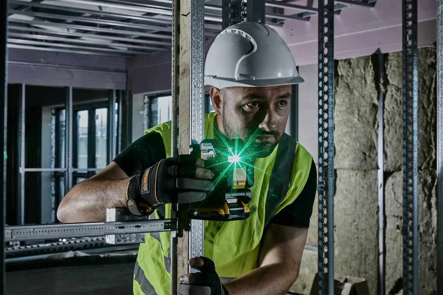 DeWALT DCLE34021D1 Laser à croix 18 V dans un coffret - Vert - 2 x 55 m - 2 lignes - IP54-image