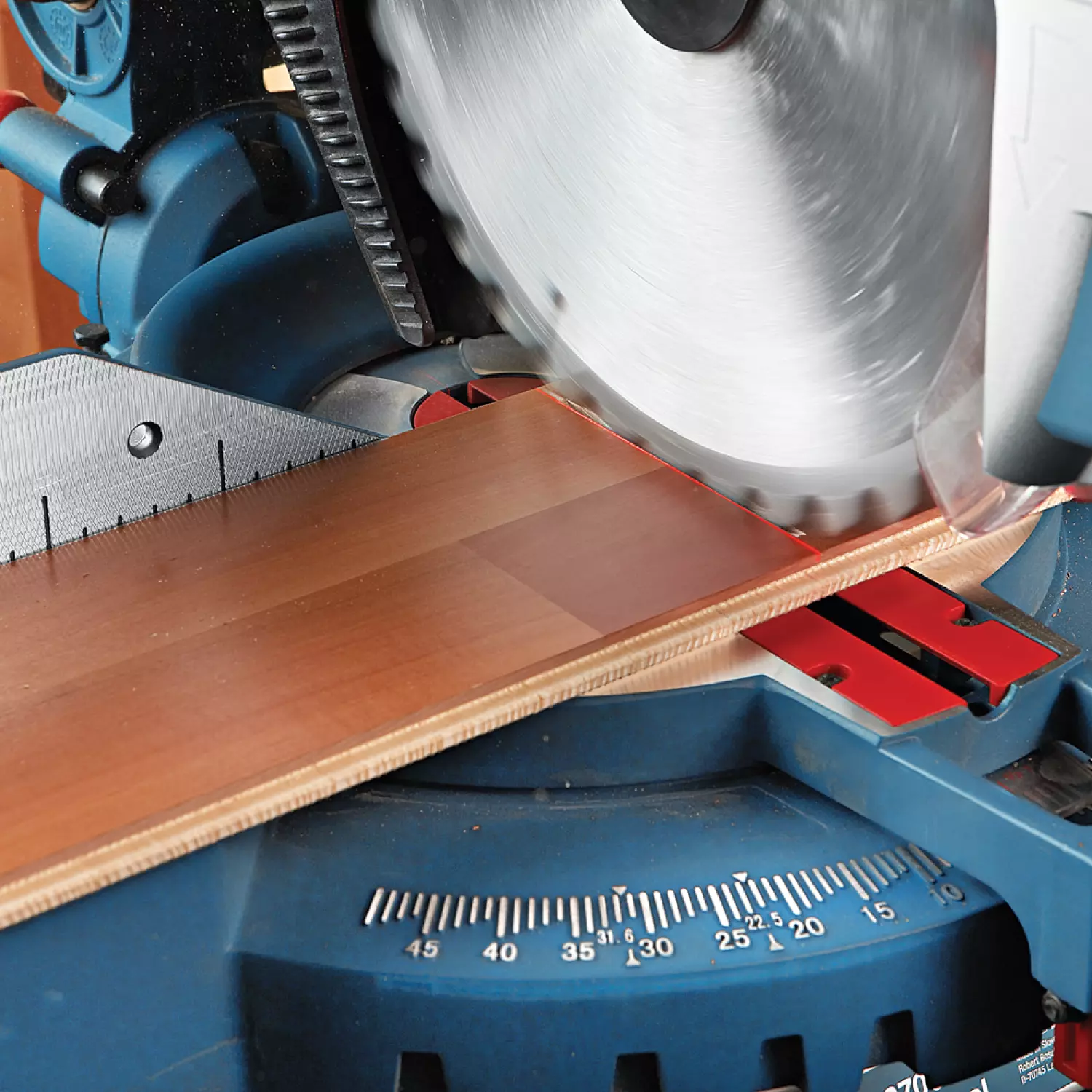 Bosch GTM 12 JL Tafel afkort- verstekzaag / combinatiezaagmachine - 1800W - 305 x 30mm-image