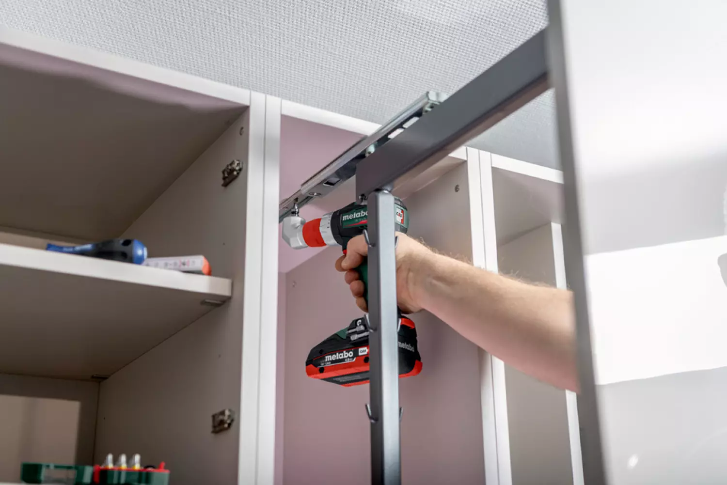 Metabo SB 18 L BL Quick 18V Li-ion perceuse à percussion/visseuse sans fil (2x batterie 2,0Ah) dans MetaBox - 65Nm-image