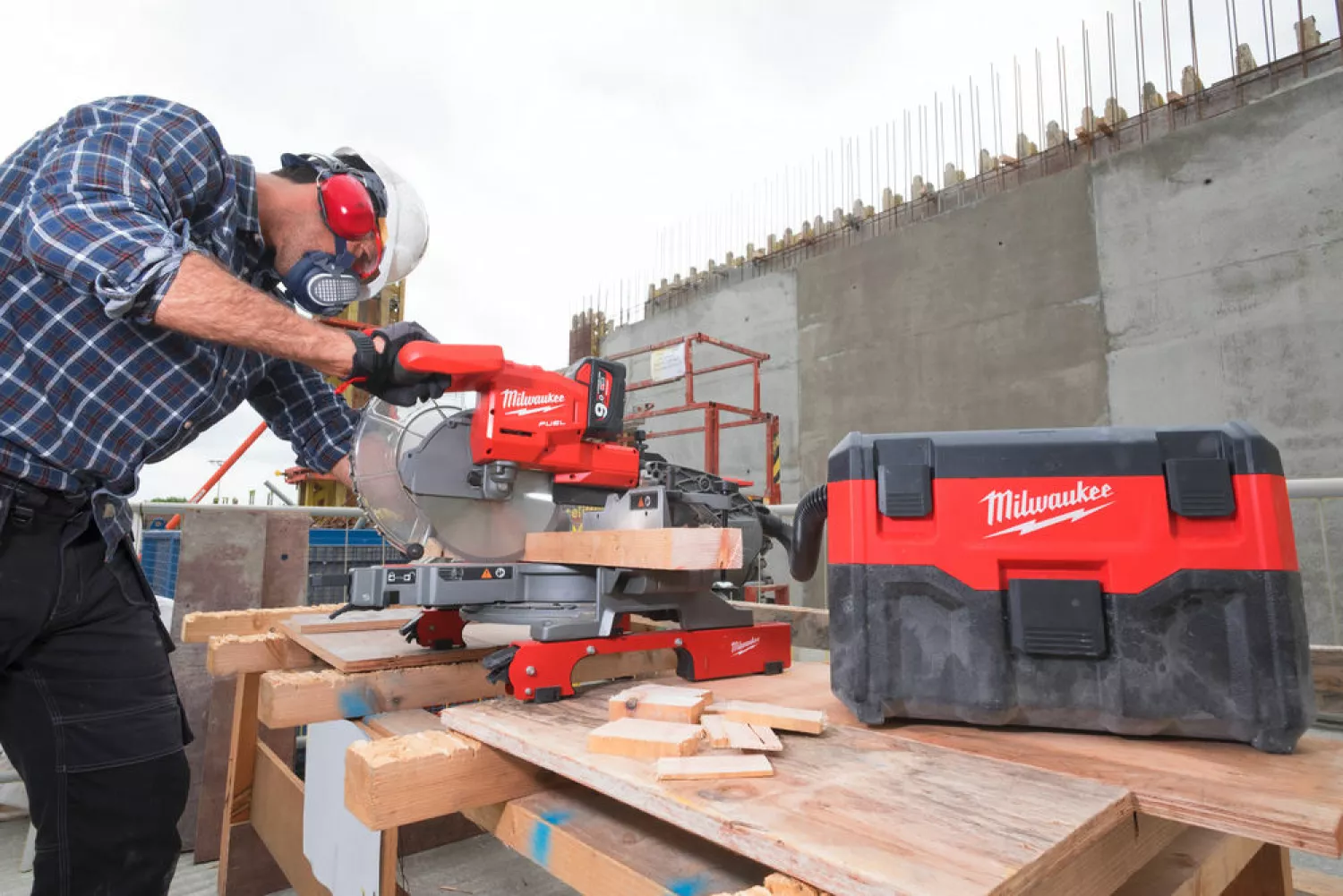 Milwaukee M18 VC2-0 Aspirateur eau et poussière sans fil 18V Li-Ion (machine seule) - 7,5 l-image