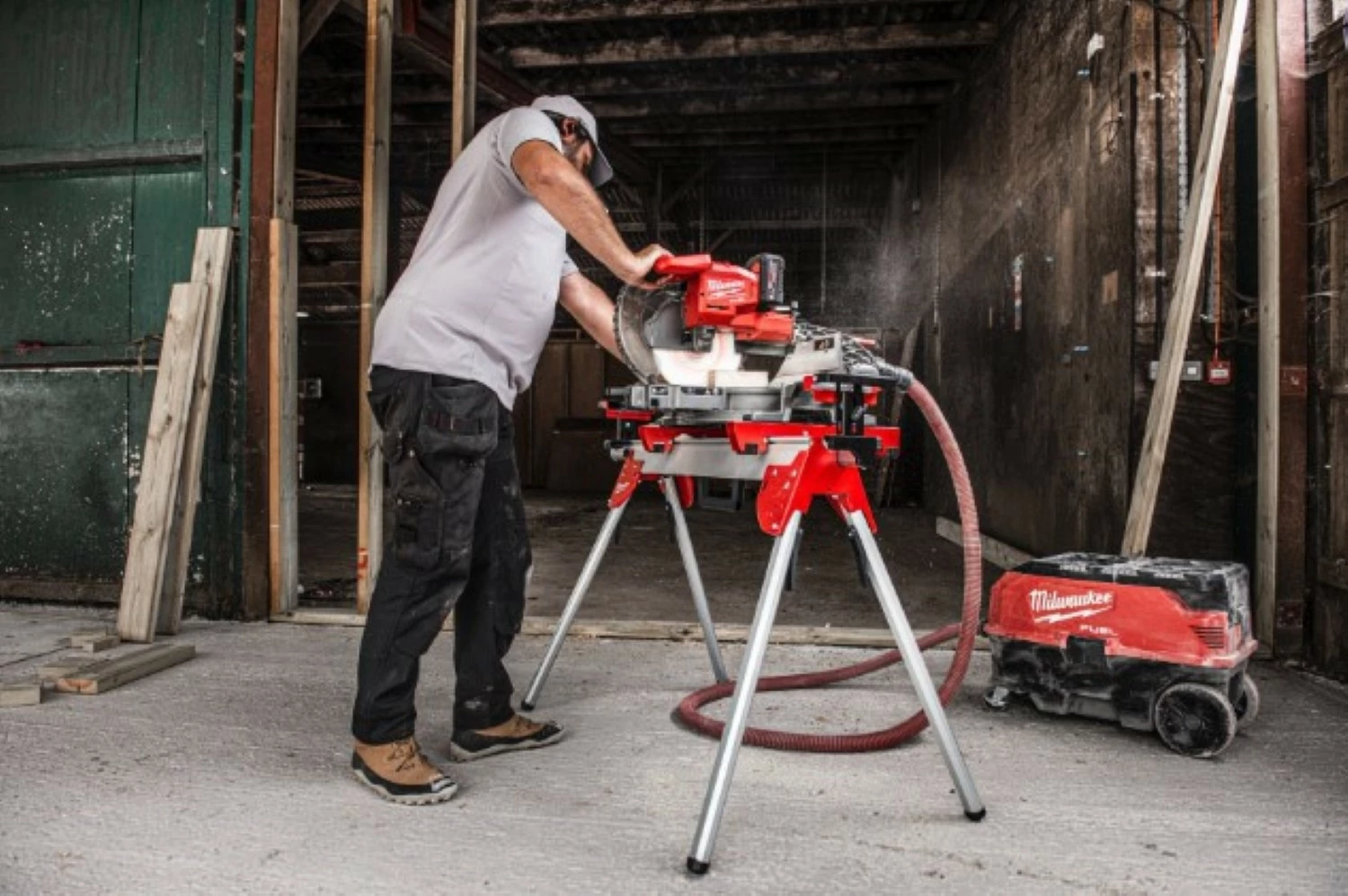 Milwaukee M18 FMS254-0 - Scie à onglets radiale sans fil Li-Ion 18V (machine seule) - 254 x 30mm-image