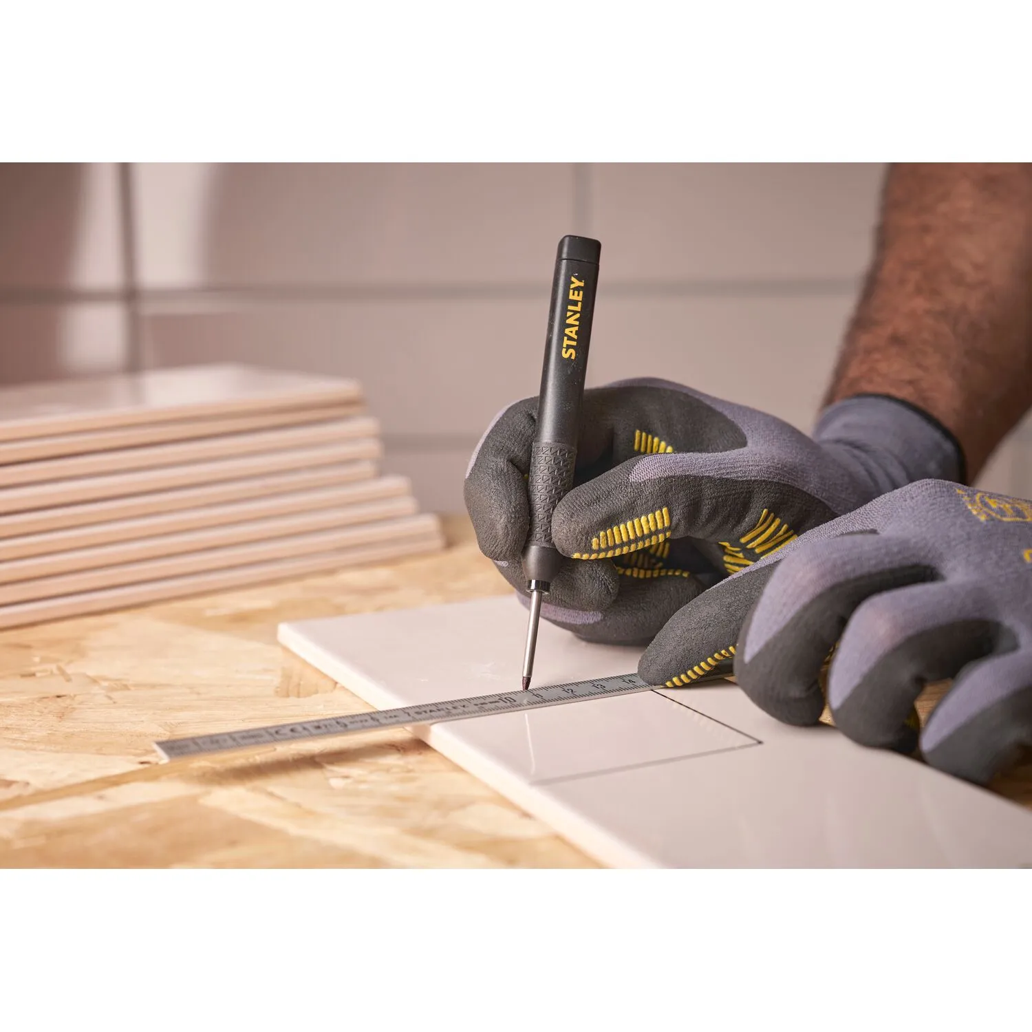 Stanley STHT47003-0 Markeerstift voor diep bereik met holster - Zwart