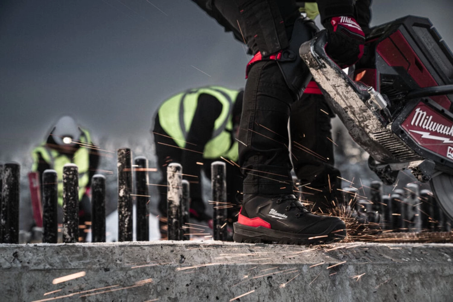 Milwaukee 4932493767 Chaussures de travail Armourtred - S3S - Hautes - Taille 43-image