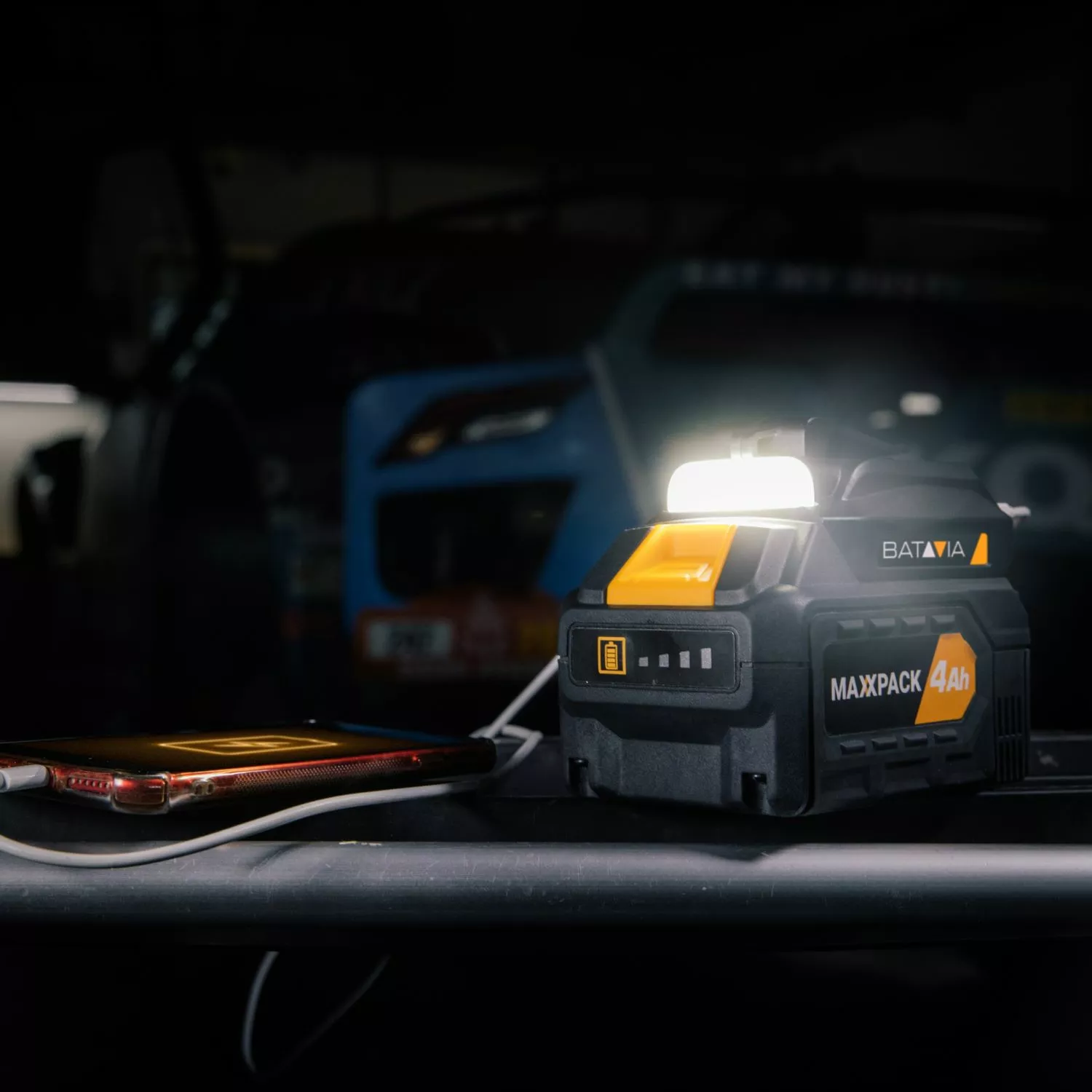 Batavia 7064210 Adaptateur de charge pour batterie Li-Ion Maxxpack 18V avec torche-image