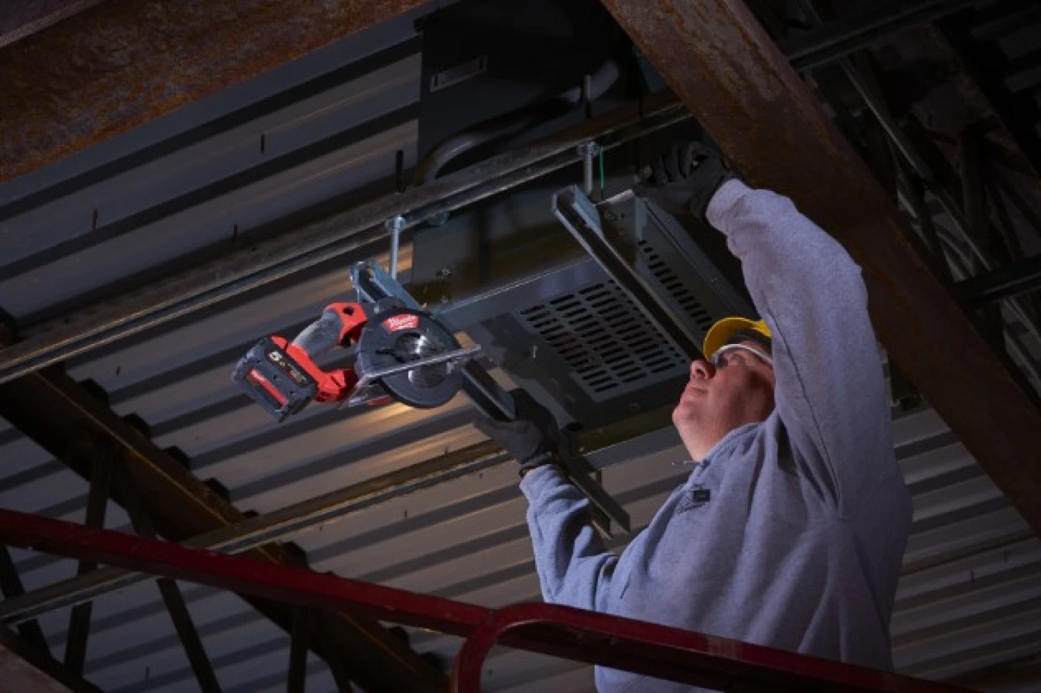 Milwaukee M18 FMCS-0X 18V Li-Ion accu Metaalcirkelzaag body in HD Box -150 x 20mm - koolborstelloos-image