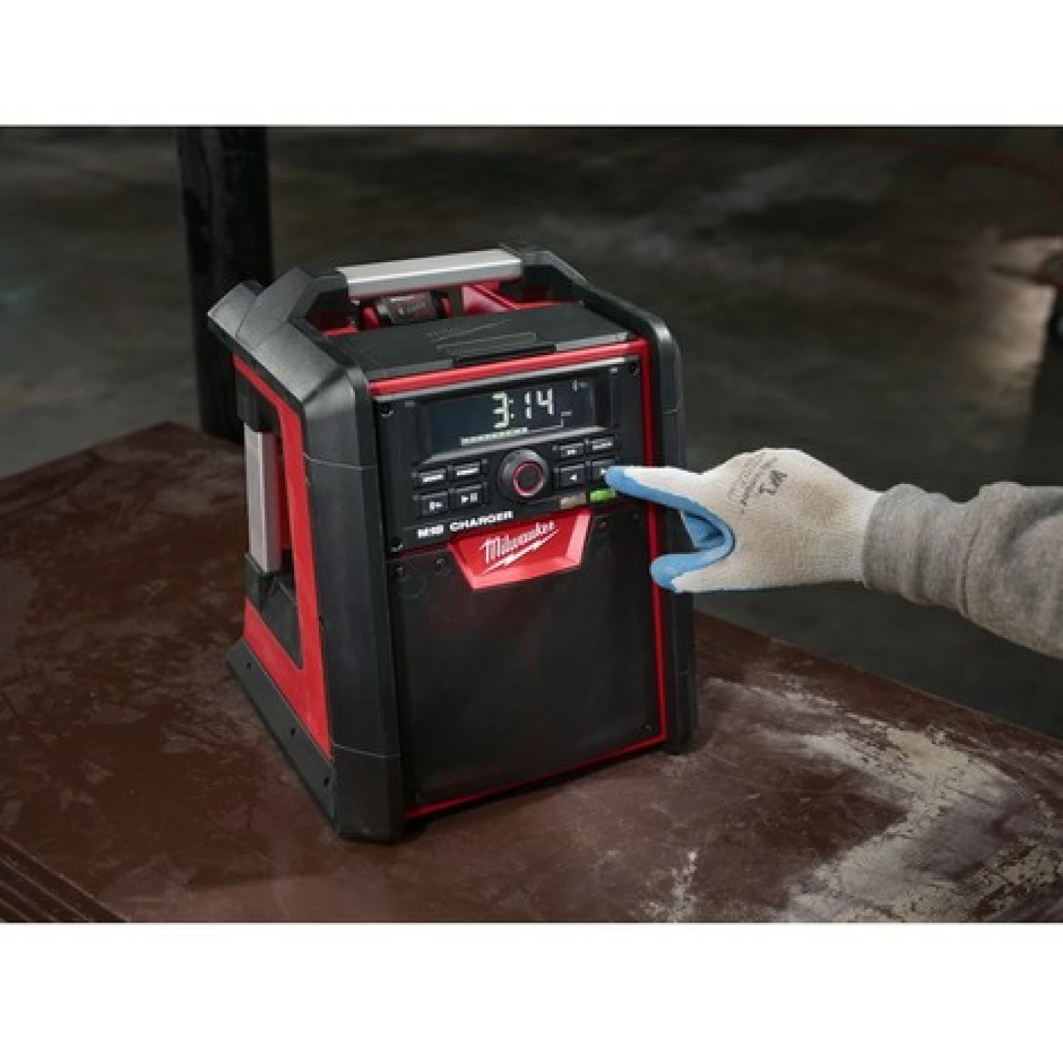 Milwaukee M18 RC-0 Radio de chantier sans fil 18 V Li-Ion avec fonction de recharge - fonctionne sur secteur et batterie-image