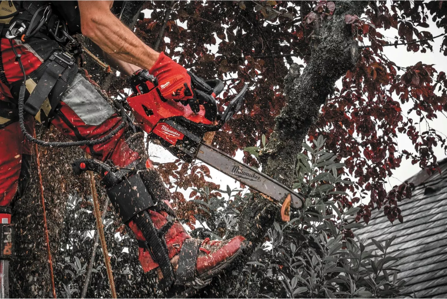 Milwaukee M18 FTHCHS35-802 18V Li-Ion accu kettingzaag set (2x 8.0Ah) - 35 cm-image