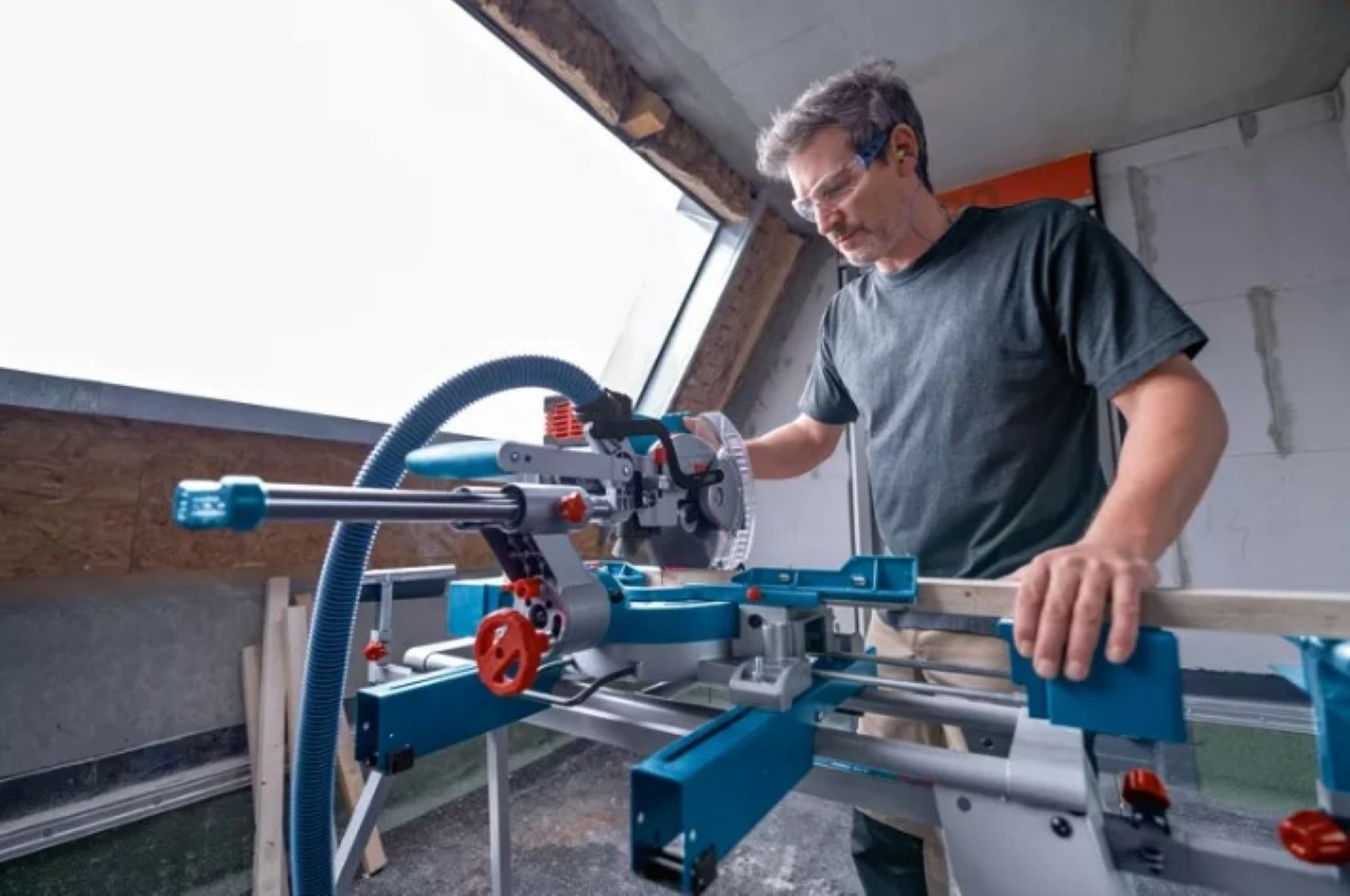 Bosch GCM 18V-216 DC Scie à découper et à onglets sans fil - 18V Li-ion - Machine seule-image