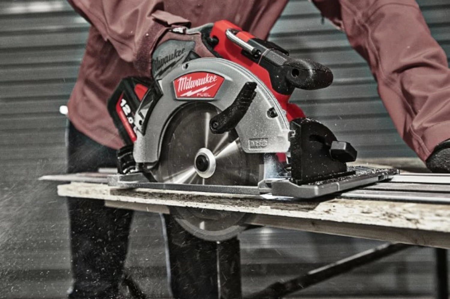 Milwaukee M18 FCSG66-121C Scie circulaire sans fil-image