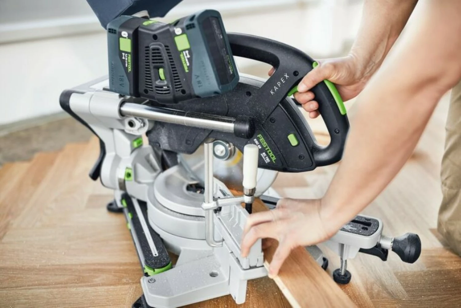 Festool KSC 60 EB 5,0 I-Plus KAPEX Ensemble de scie à onglet à batterie 2x18V (2x 5.0Ah batterie)-image