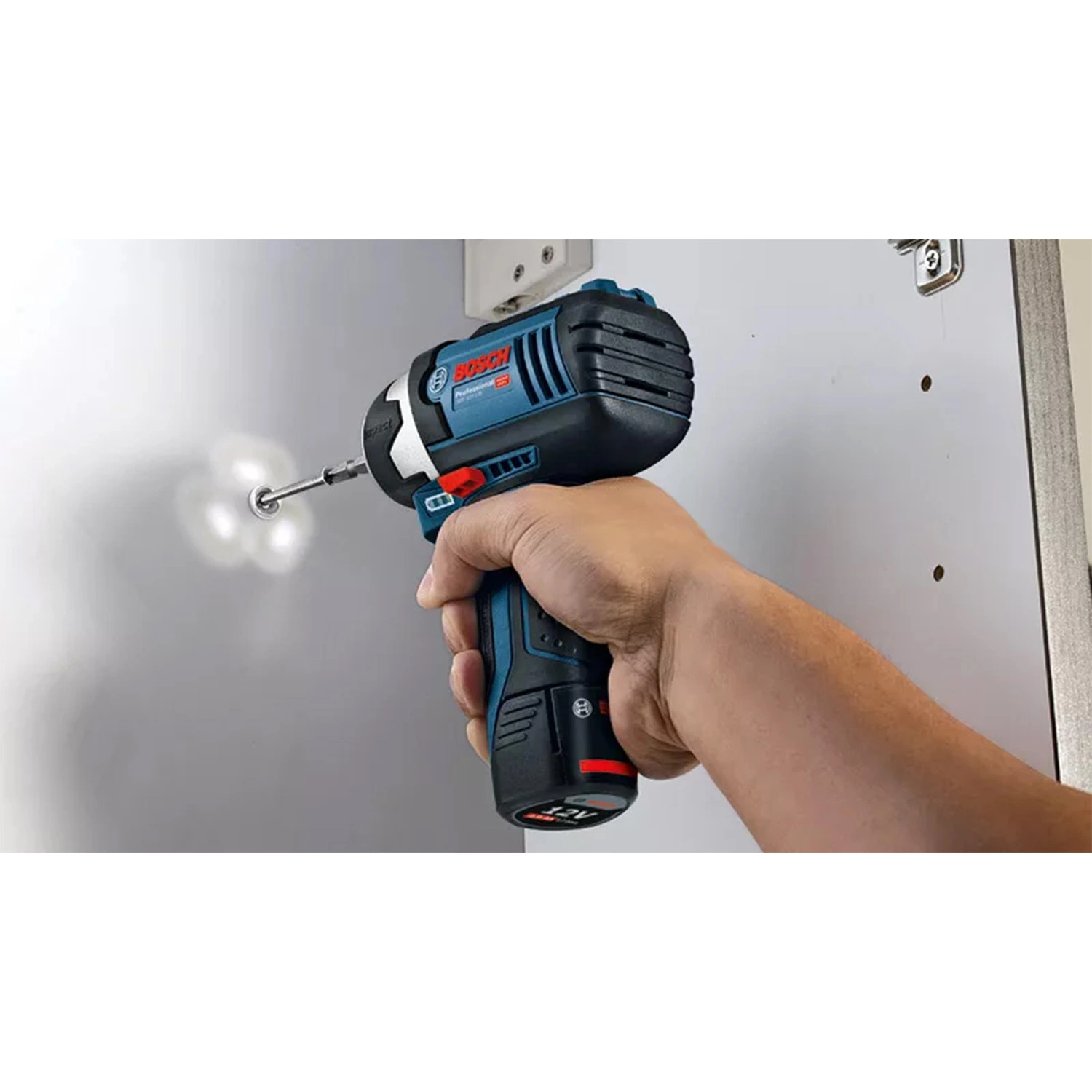 Bosch 06019A6977 - Visseuse à chocs sans fil GDR 12V-105 C&G 2x 2,0 Ah, chargeur GAL 12V-40-image