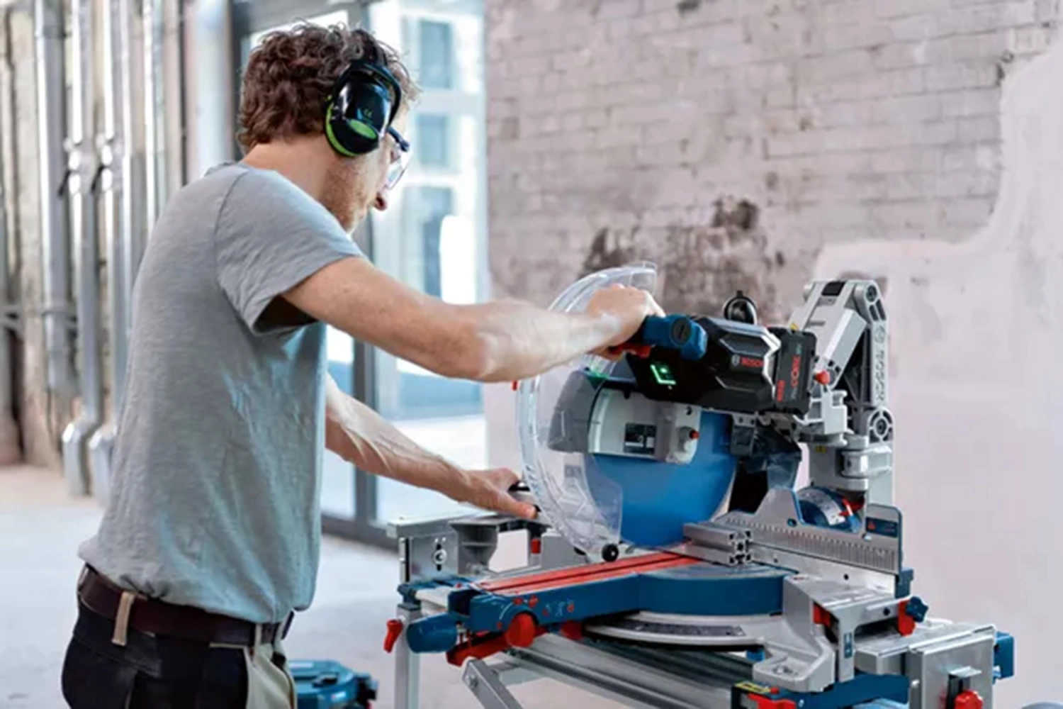 Bosch GCM 18V-305 GDC 18V LI-ION BATTERIE BITURBO SAW SAW (2x 12.0AH) -305 mm-image