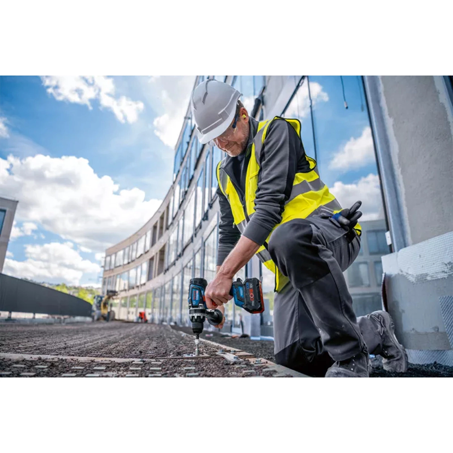 Bosch GSR18V-150 Jeu de visseuses sans fil Li-ion 18V (batterie 3x 8Ah) en L-Boxx - 150Nm-image