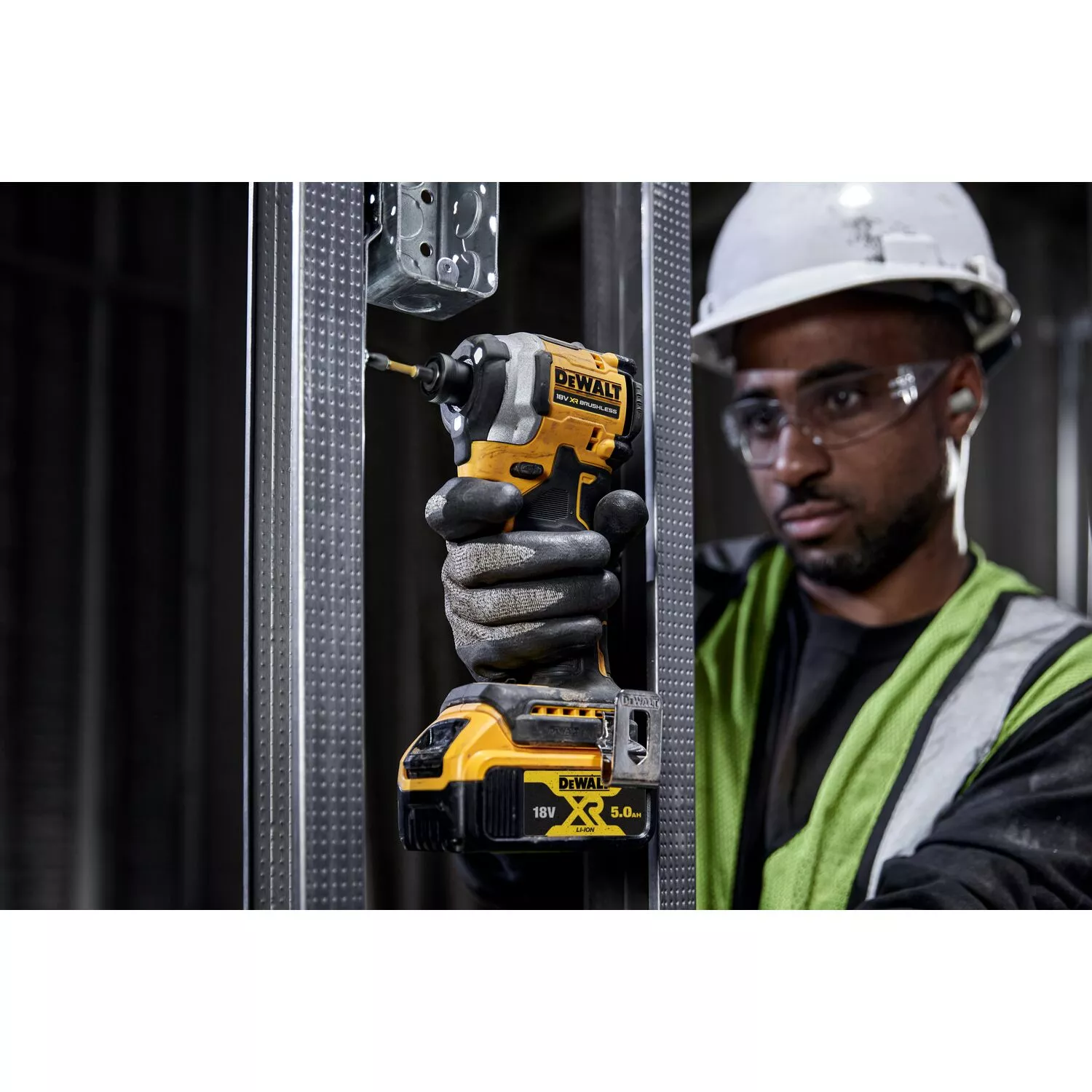 DeWALT DCF850P2T-QW Visseuse à choc sans fil set (2x 5.0Ah) dans TSTAK-image