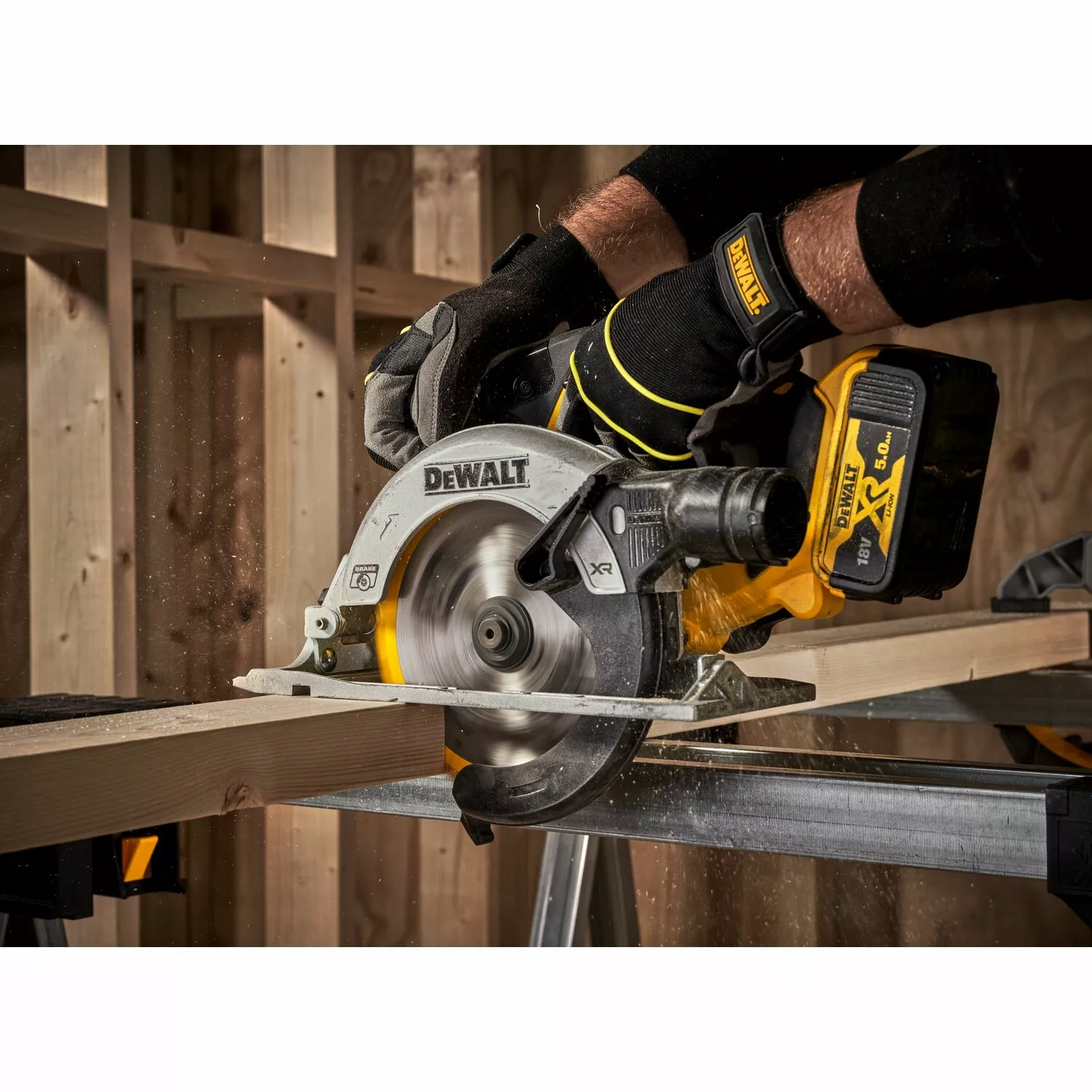 DeWALT DCS565P2-QW Scie circulaire sans fil-image