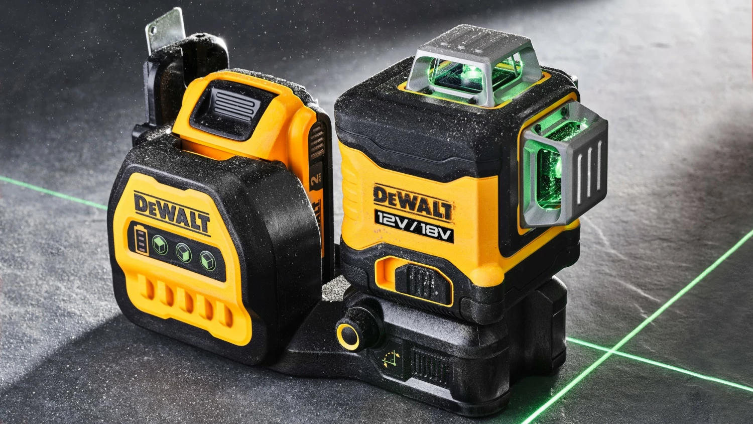 DeWALT DCE089D1G18 12V / 18V Li-ion accu zelfnivellerende 3x 360 graden kruislijnlaser set (1x 2.0Ah accu) in koffer - 3 lijnen - 30m - groen-image