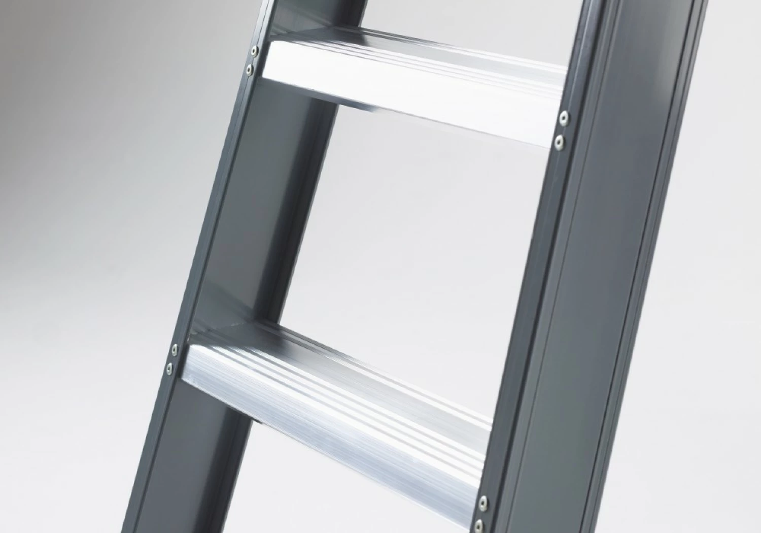 Altrex Falco FEO 7 Trap - Enkel - Aluminium met coating - 7 treden - max. werkhoogte 3,65m-image