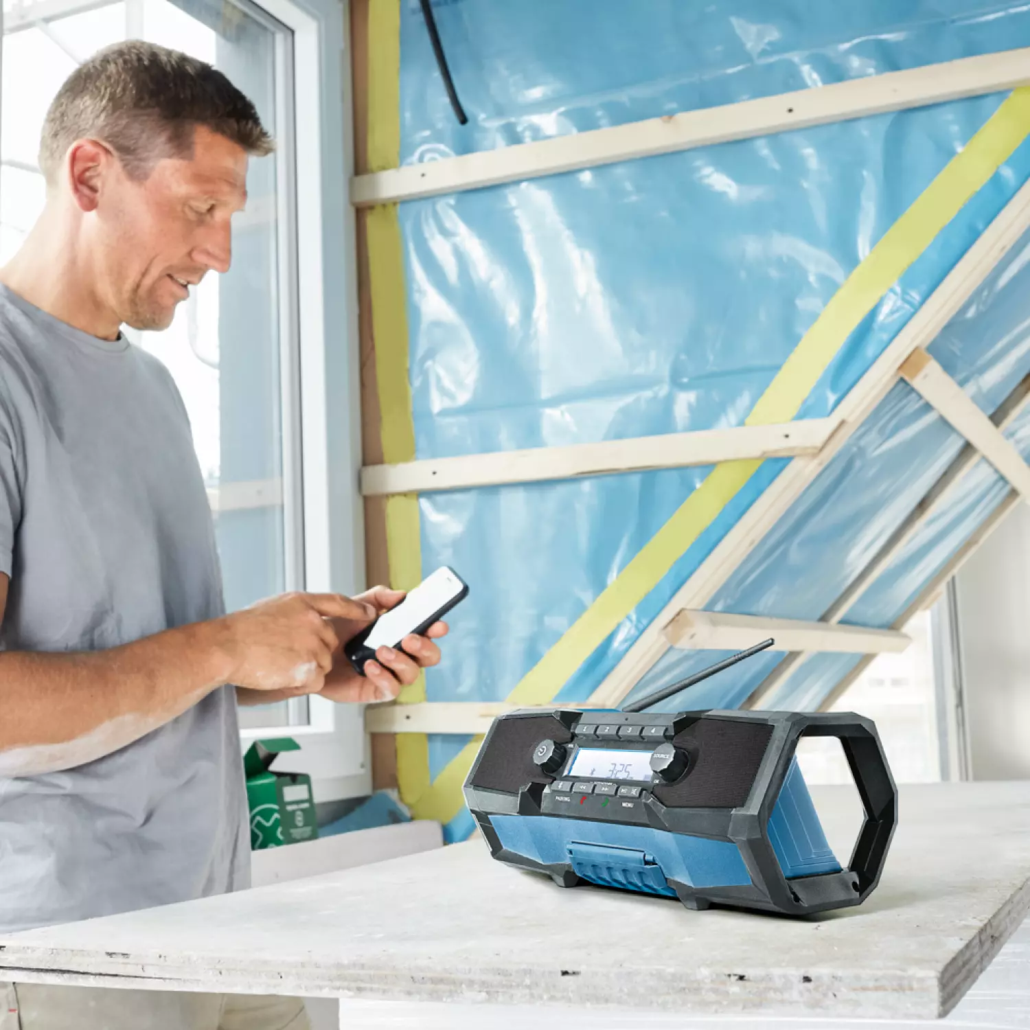 Bosch GPB 18V-2 C 18V Li-ion Radio de chantier avec batterie - FM, Bluetooth, AUX - fonctionne sur secteur et batterie-image