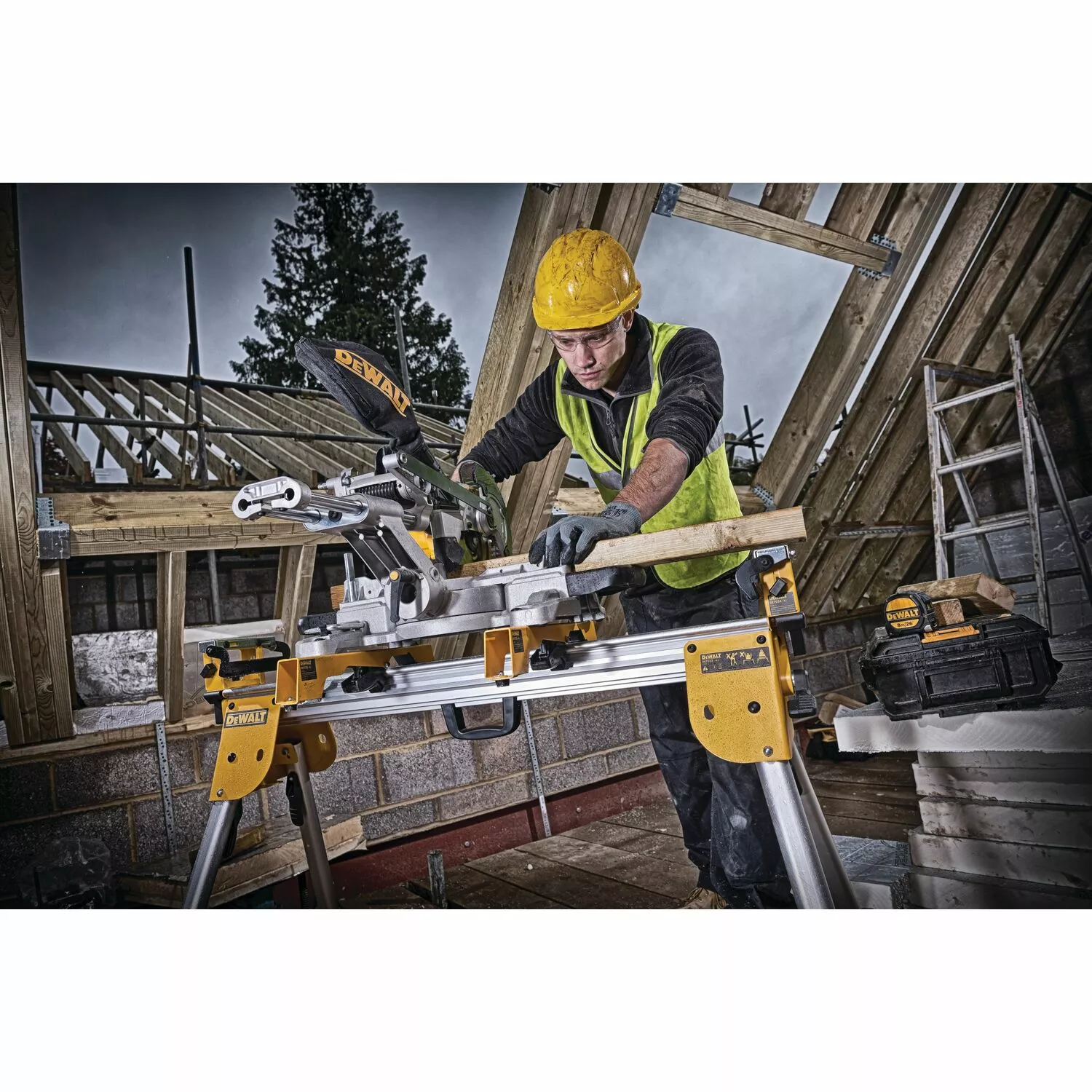 DeWALT DCS365N - Scie à onglets sans fil Li-Ion 18V (machine seule) - 184 x 16 mm-image