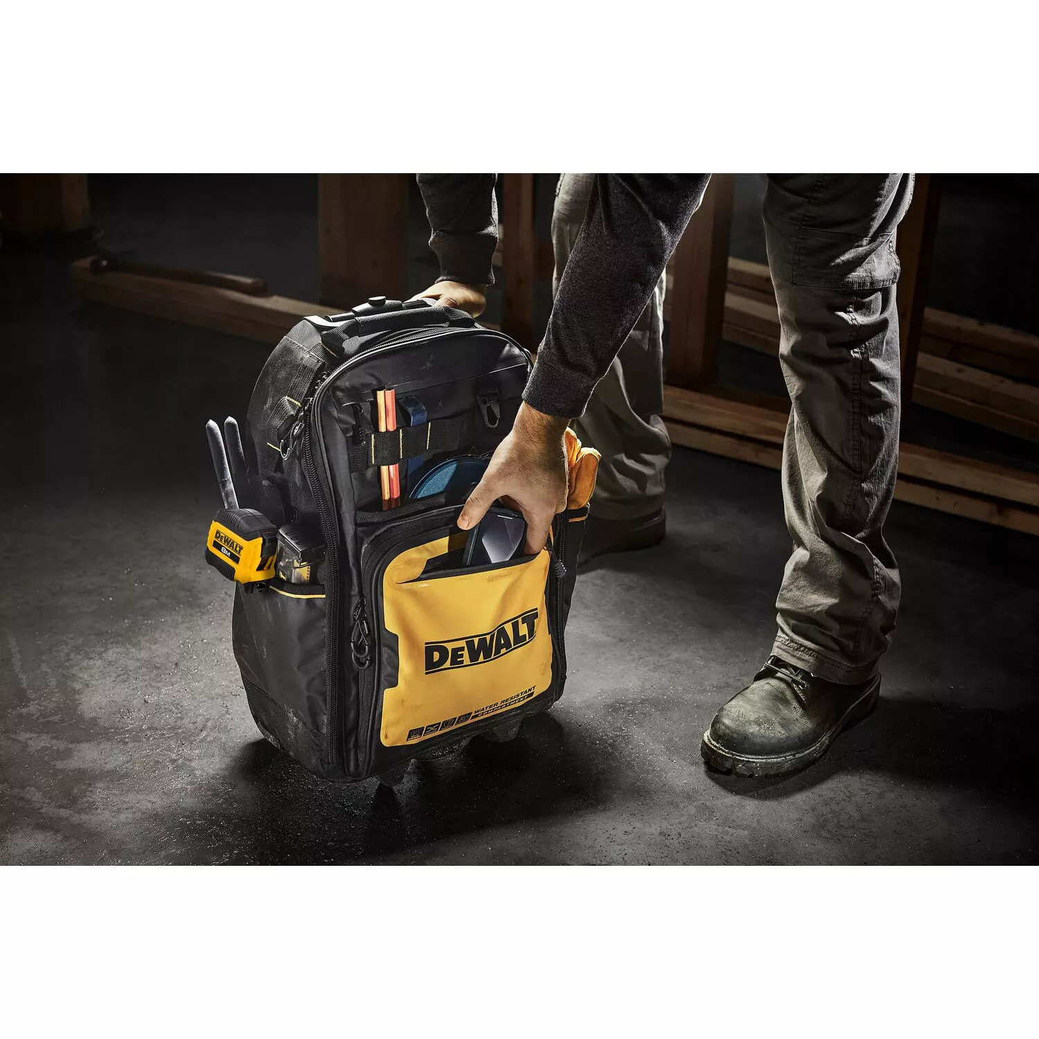 DeWALT DWST60101-1 Gereedschapsrugzak met wielen-image