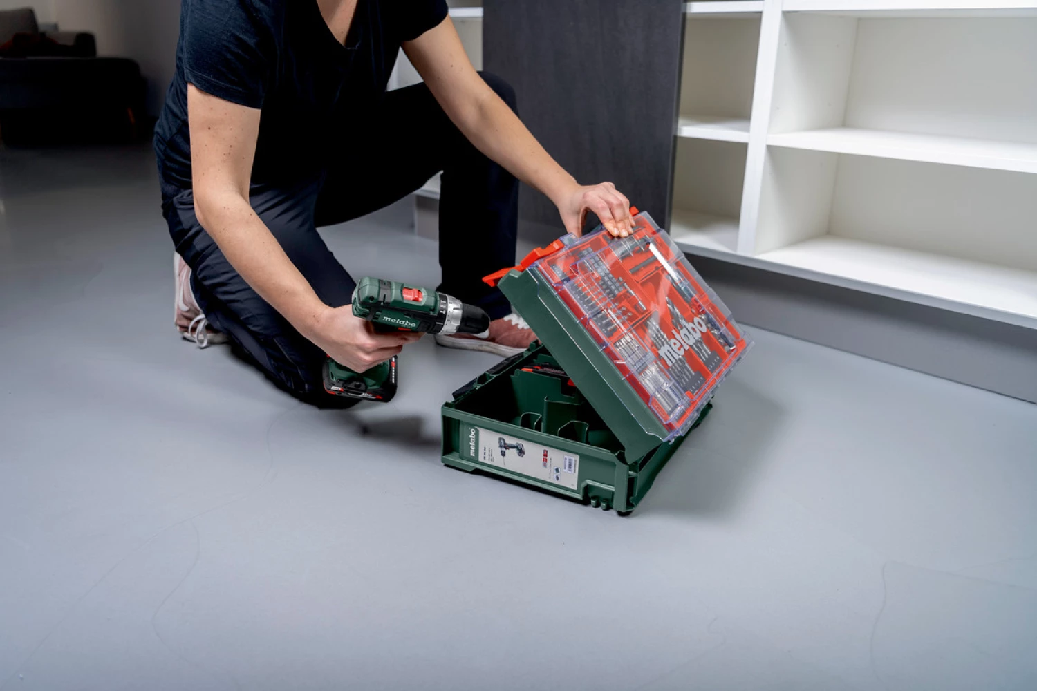 Metabo SB 18 Set Atelier mobile 18V Li-ion perceuse-visseuse à percussion avec batterie (2x 2.0Ah accu) en coffret incl. ensemble d'accessoires de 78 pièces-image